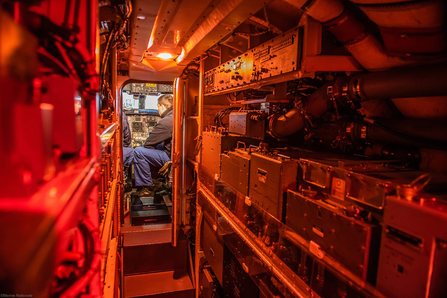 e-2c hawkeye french navy marine nationale grumman aeronavale flottille 4f aircraft carrier charles de gaulle r-91 09 inside
