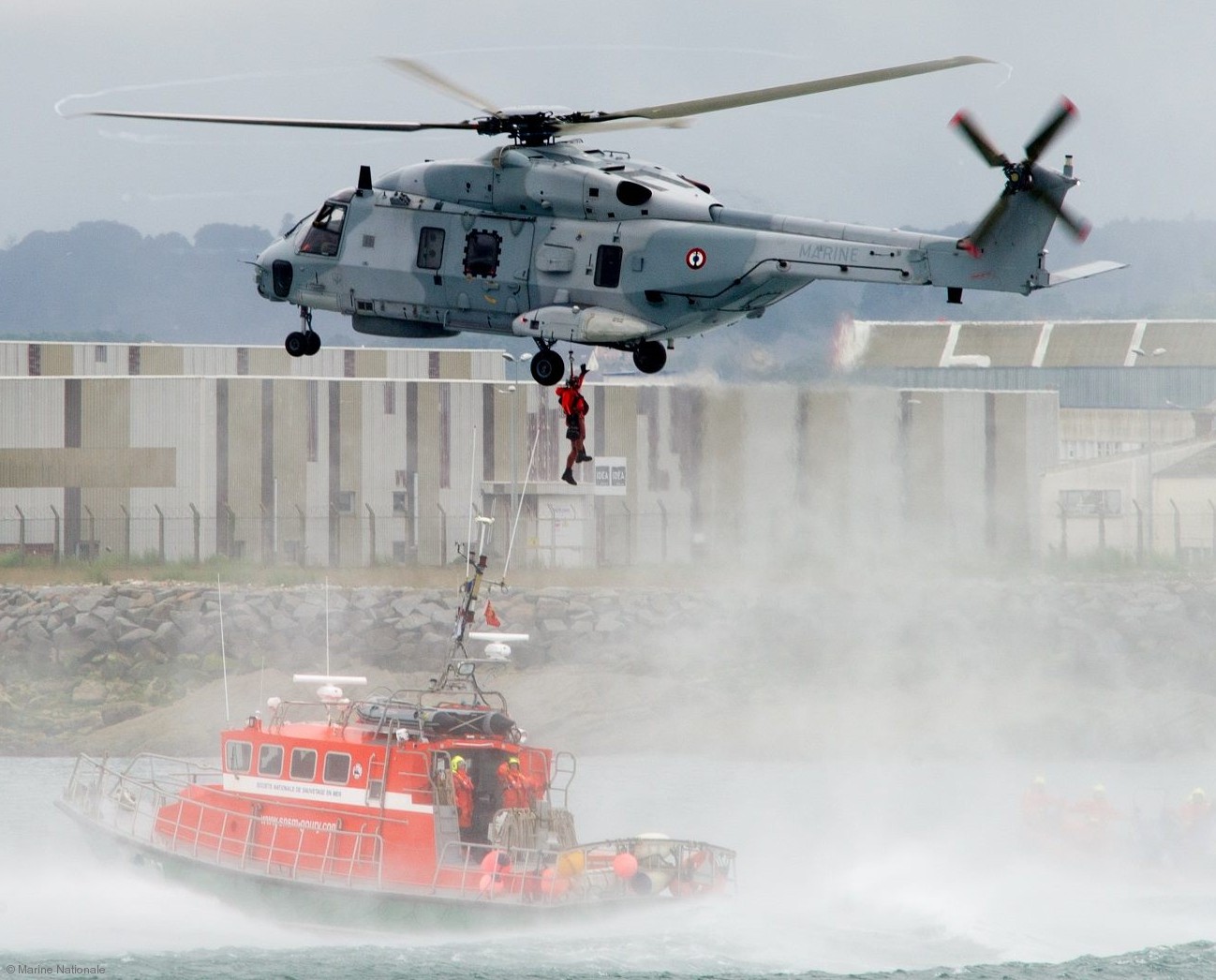 nh90 caiman nfh helicopter french navy marine nationale aeronavale flottille 31f 33f 26 sar