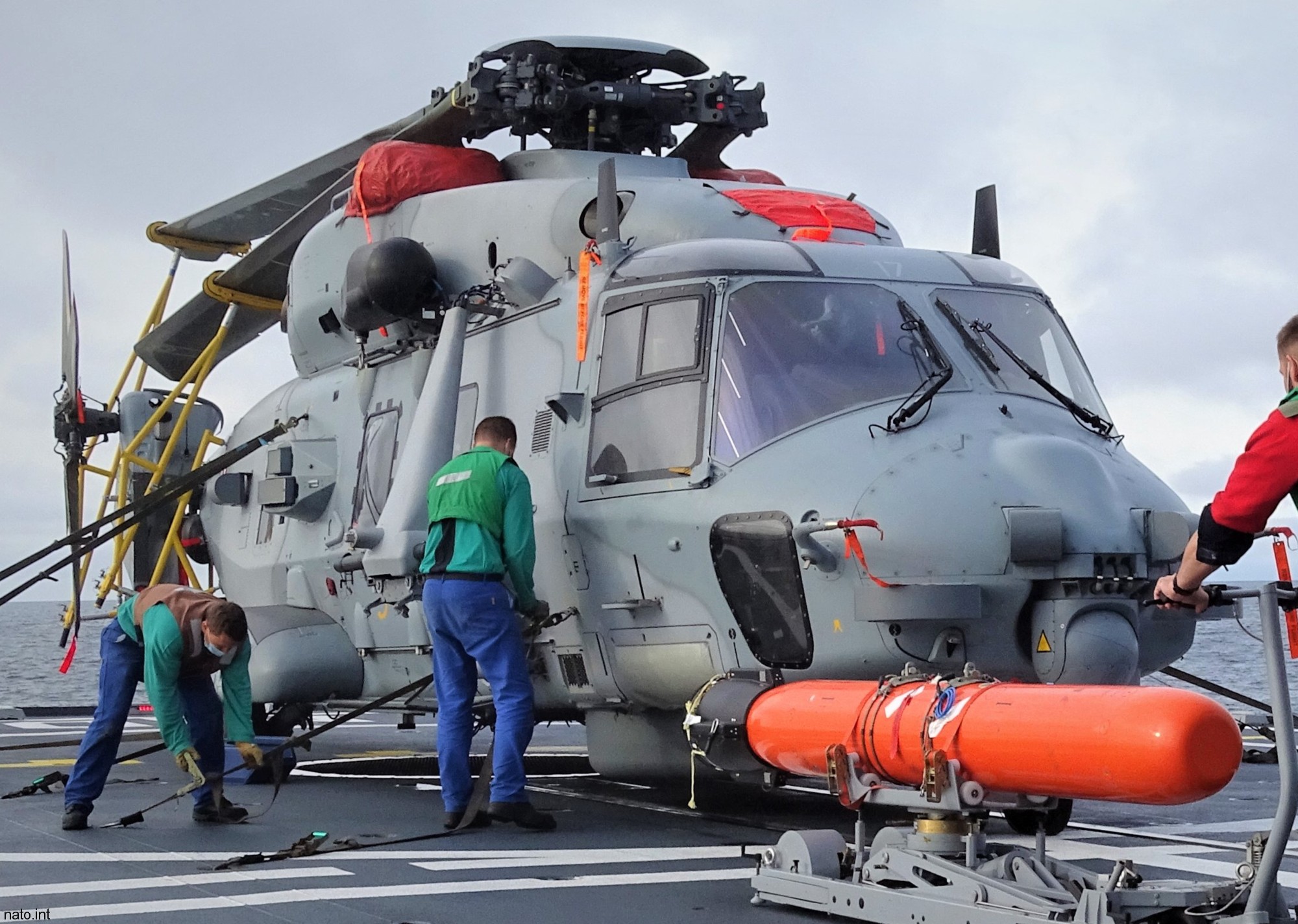 nh90 caiman nfh helicopter french navy marine nationale aeronavale flottille 31f 33f 38