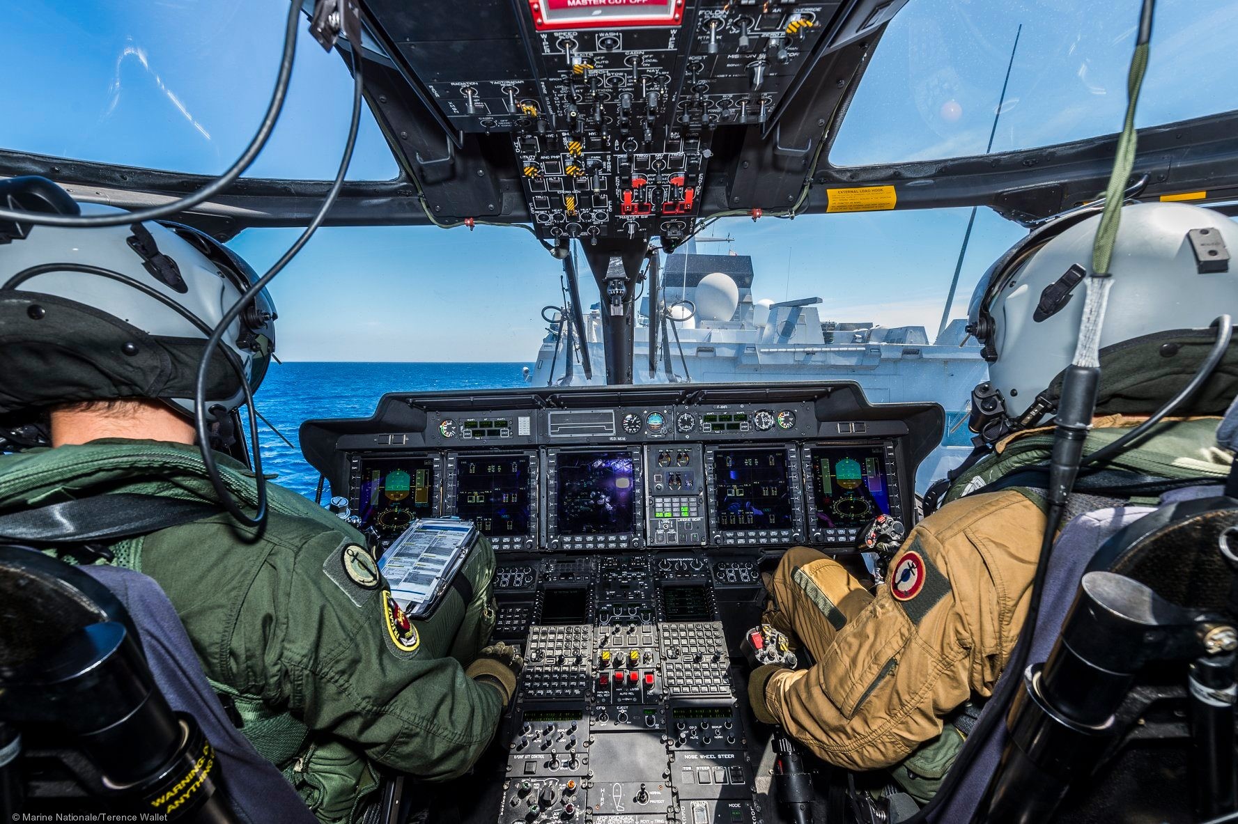 nh90 caiman nfh helicopter french navy marine nationale aeronavale flottille 31f 33f 40 cockpit