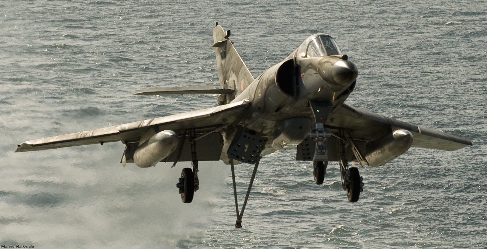 super etendard attack aircraft dassault french navy marine nationale flottille carrier 10-02