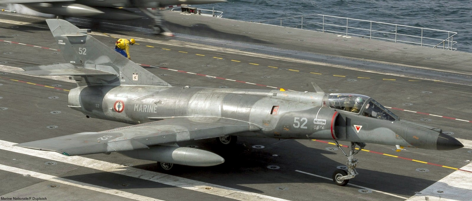 super etendard attack aircraft dassault french navy marine nationale flottille carrier 52-03