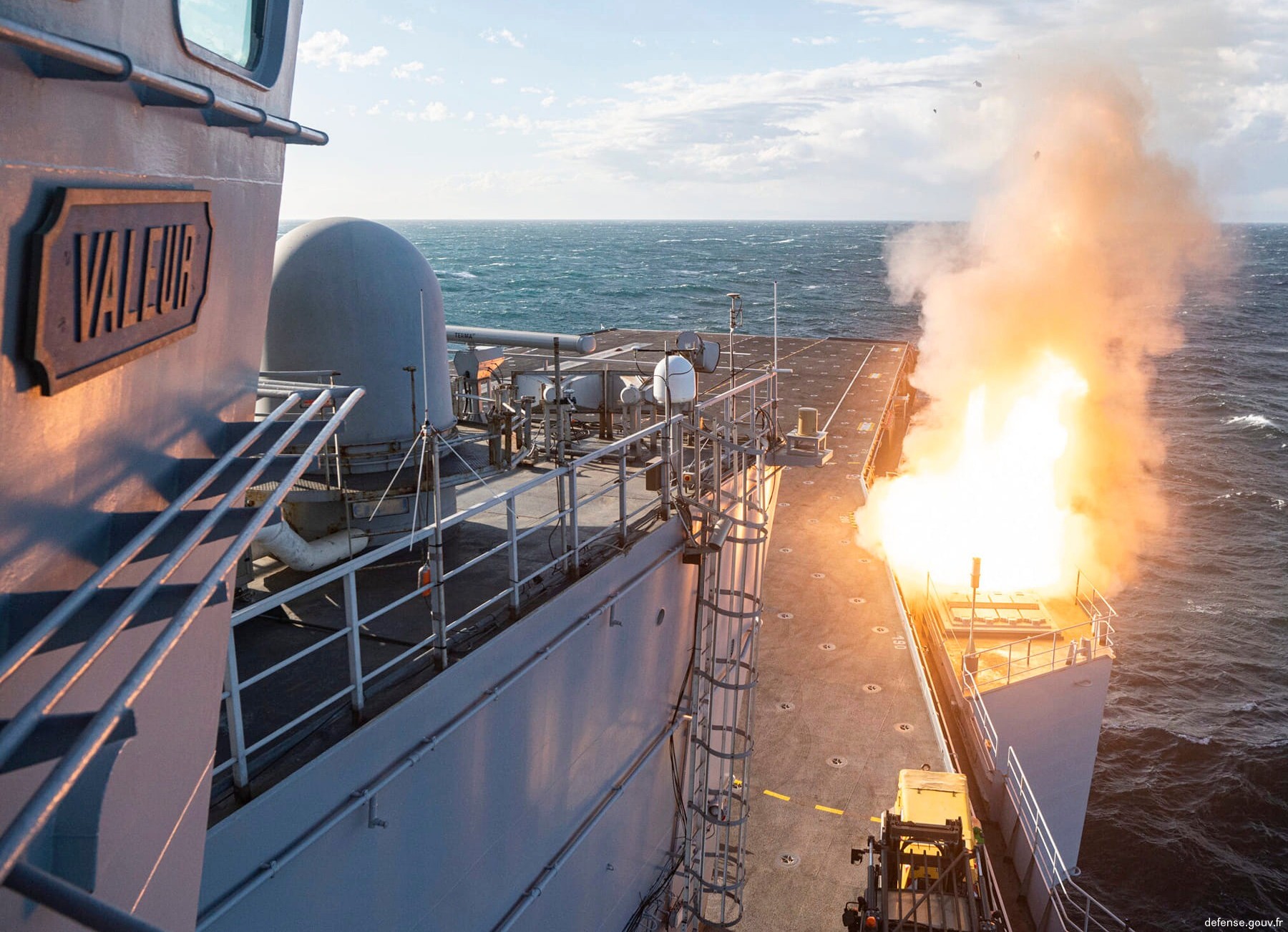 r91 fs charles de gaulle aircraft carrier french navy porte avion marine nationale aster-15 sam missile sylver a-43 vls 112
