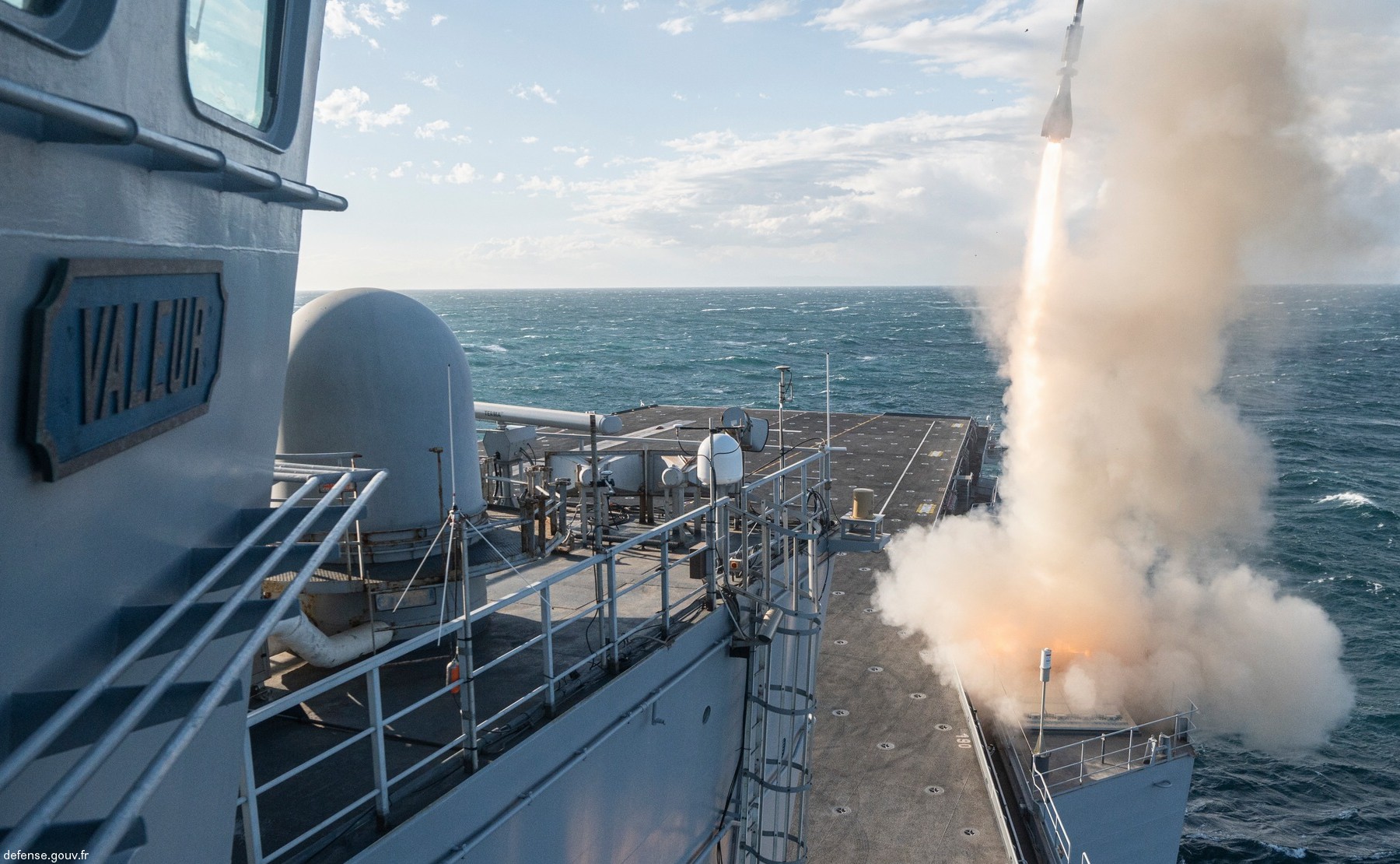 r91 fs charles de gaulle aircraft carrier french navy porte avion marine nationale sylver a-43 vertical launching system aster-15 sam missile 113