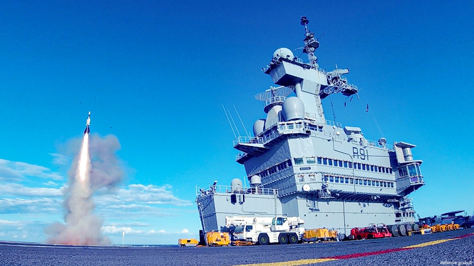 r91 fs charles de gaulle aircraft carrier french navy porte avion marine nationale aster-15 missile launch 114