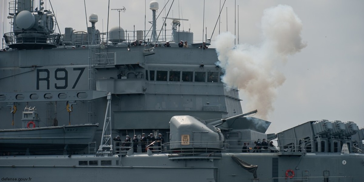 r-97 fs jeanne d'arc helicopter carrier porte hélicoptères french navy marine nationale 16