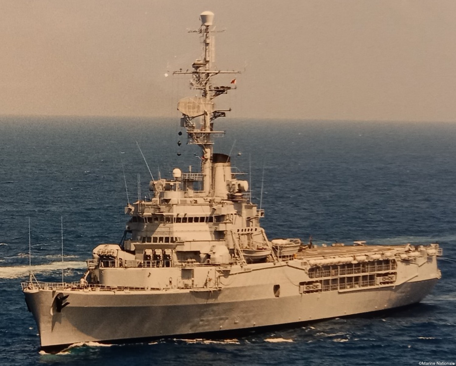 r-97 fs jeanne d'arc helicopter carrier porte hélicoptères french navy marine nationale 20
