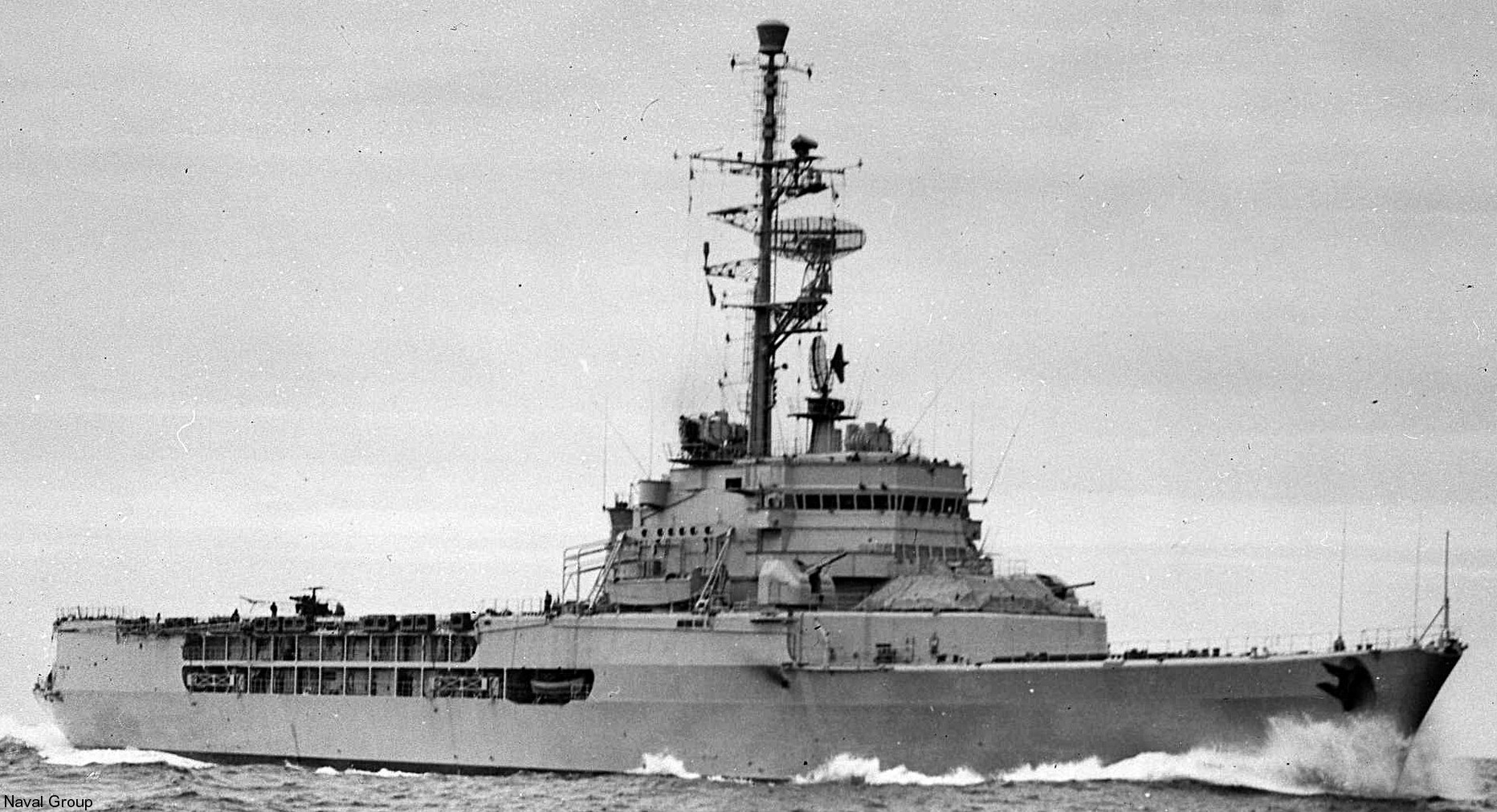 r97 fs jeanne d'arc helicopter carrier cruiser french navy marine nationale 22