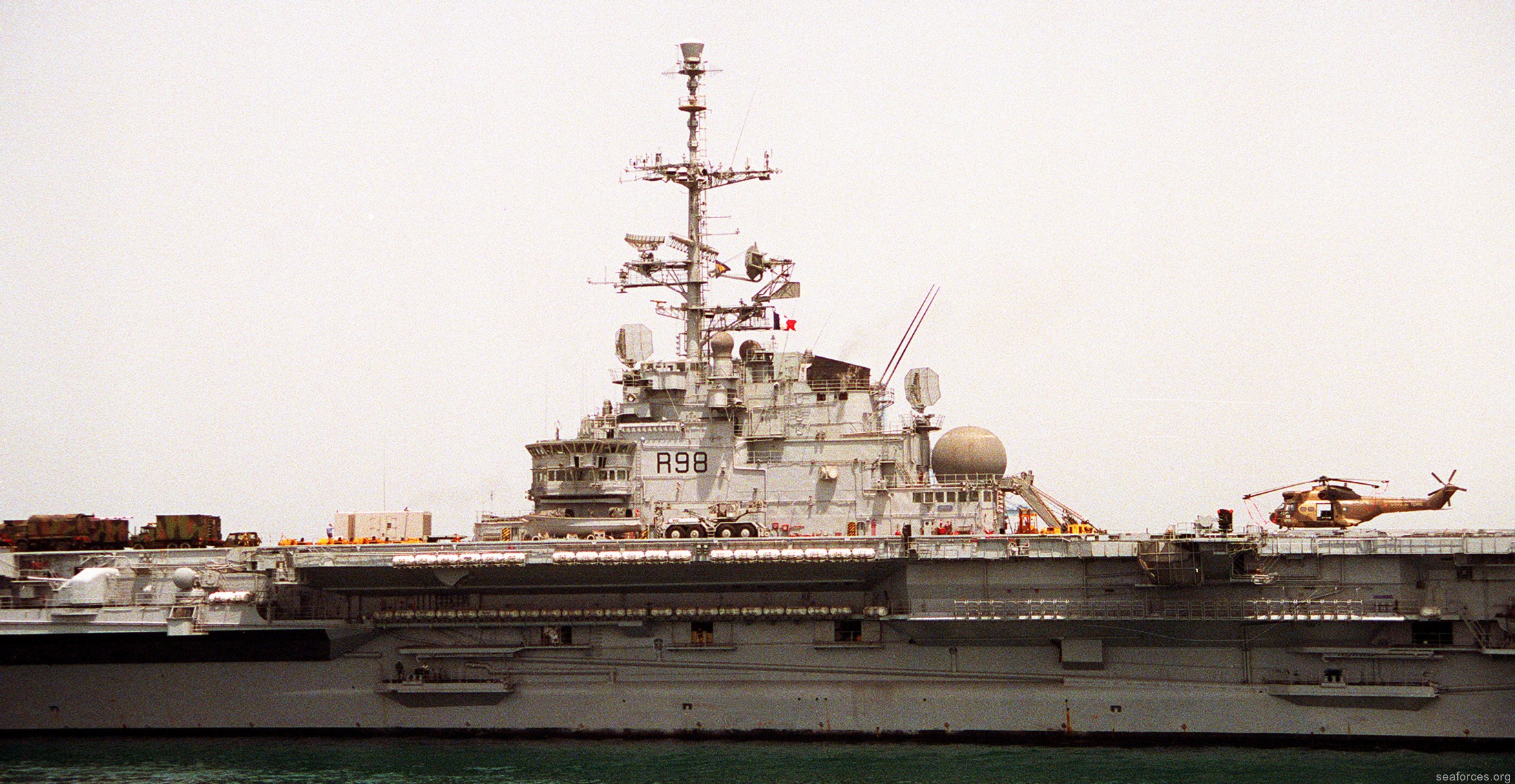 r-98 fs clemenceau aircraft carrier french navy marine nationale 03