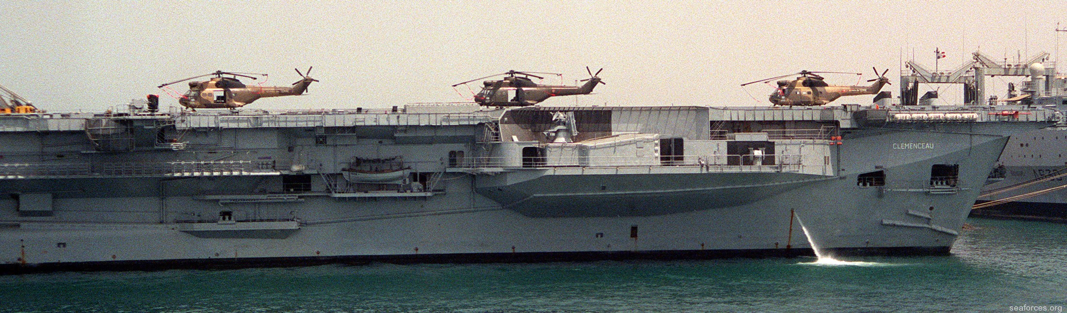 r-98 fs clemenceau aircraft carrier french navy marine nationale 06 operation desert shield 1990