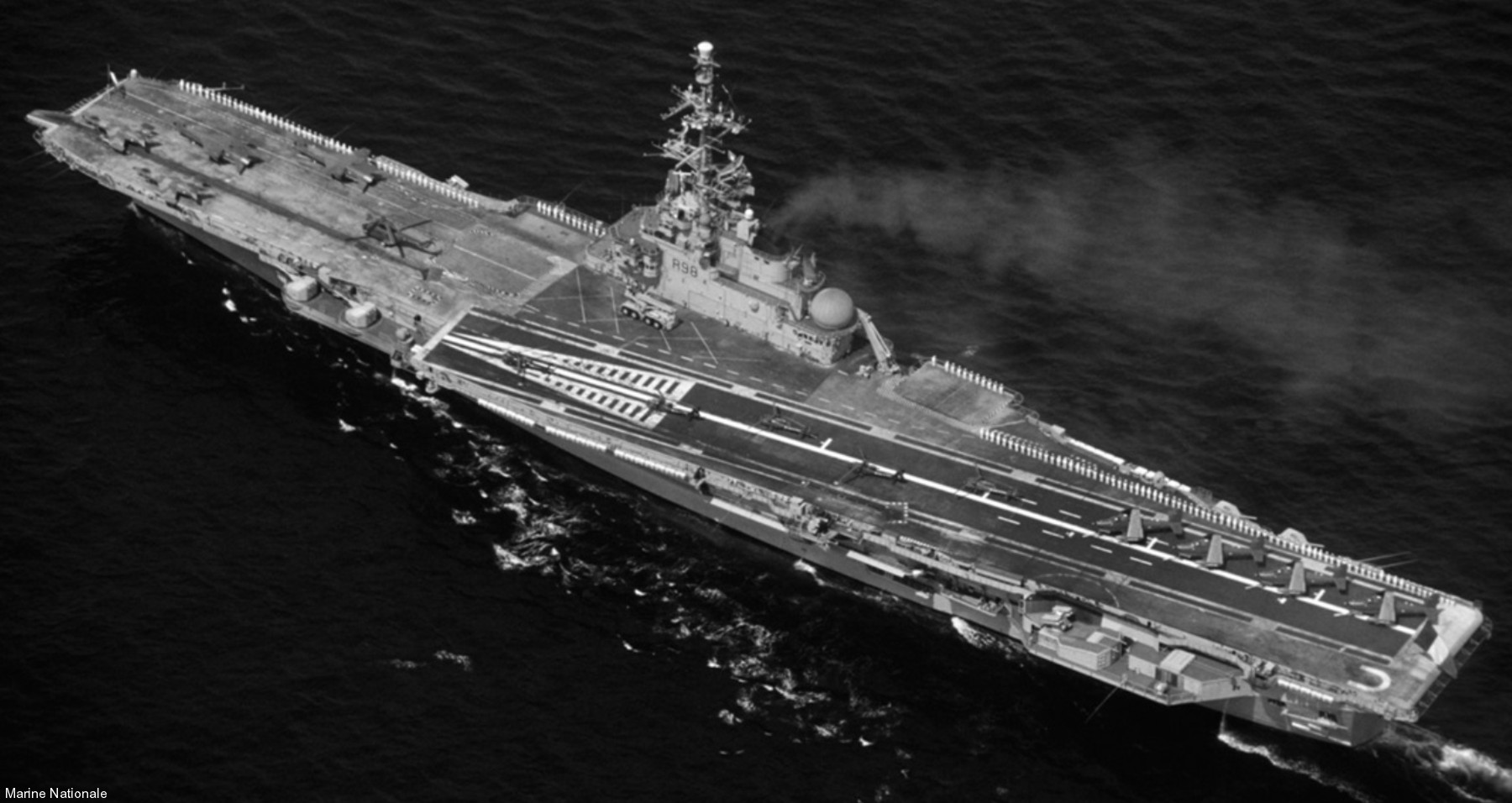 r98 fs clemenceau aircraft carrier french navy marine nationale 16