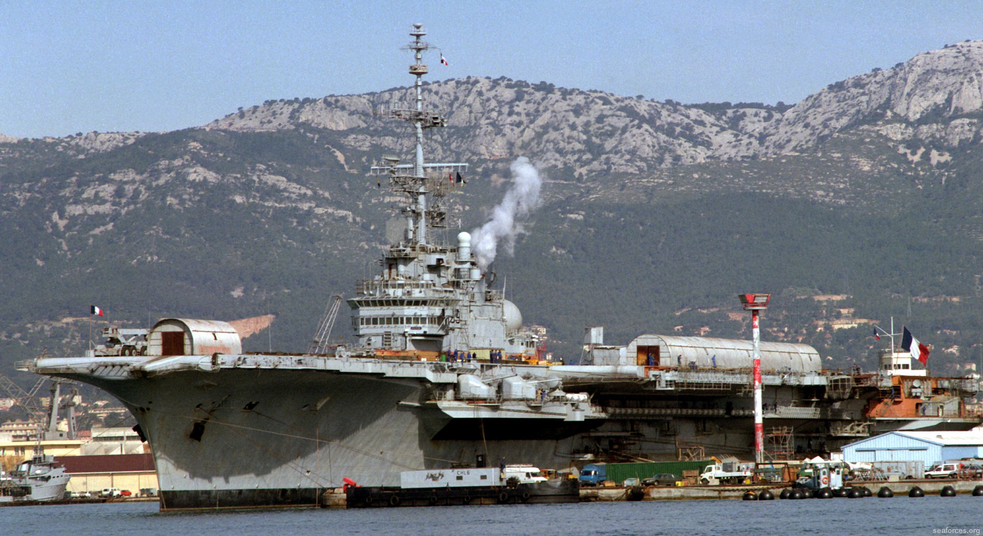 r-99 fs foch aircraft carrier french navy marine nationale 04 toulon