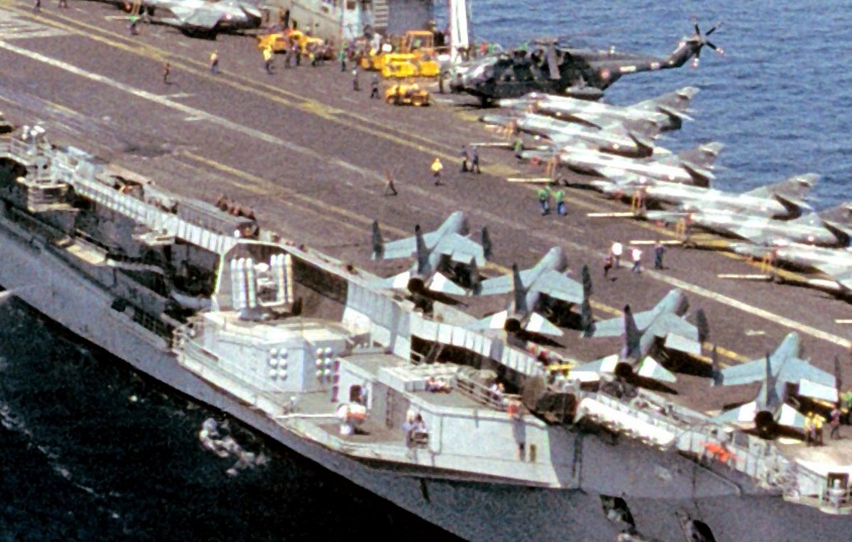 r-99 fs foch aircraft carrier porte-avions french navy marine nationale 07a crotale edir sam missile