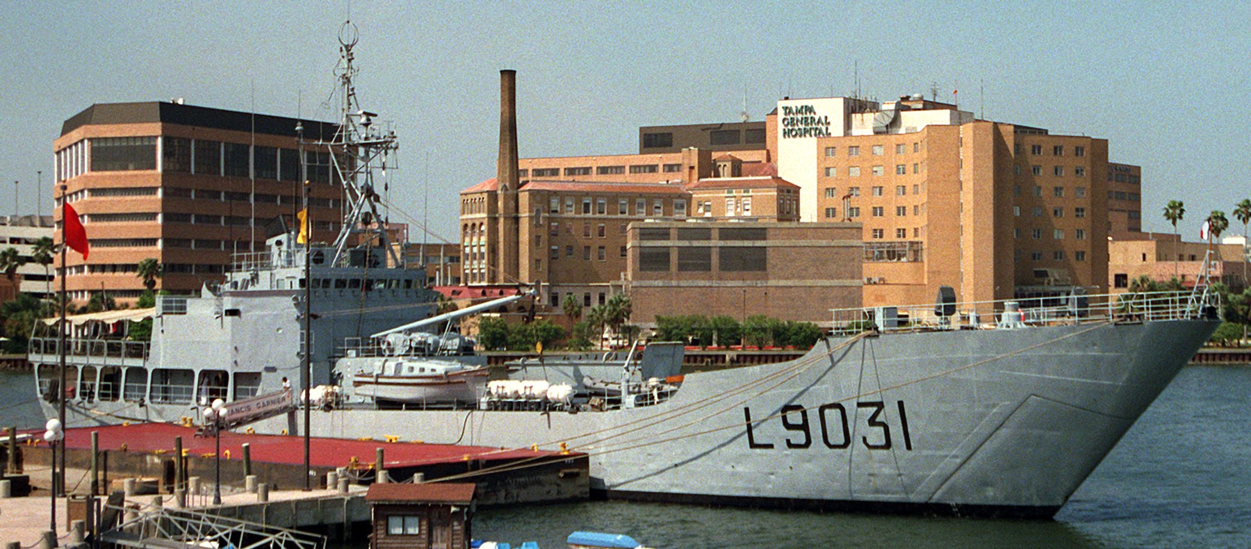 l-9031 francis garnier champlain batral class amphibious landing ship tank french navy marine nationale 03