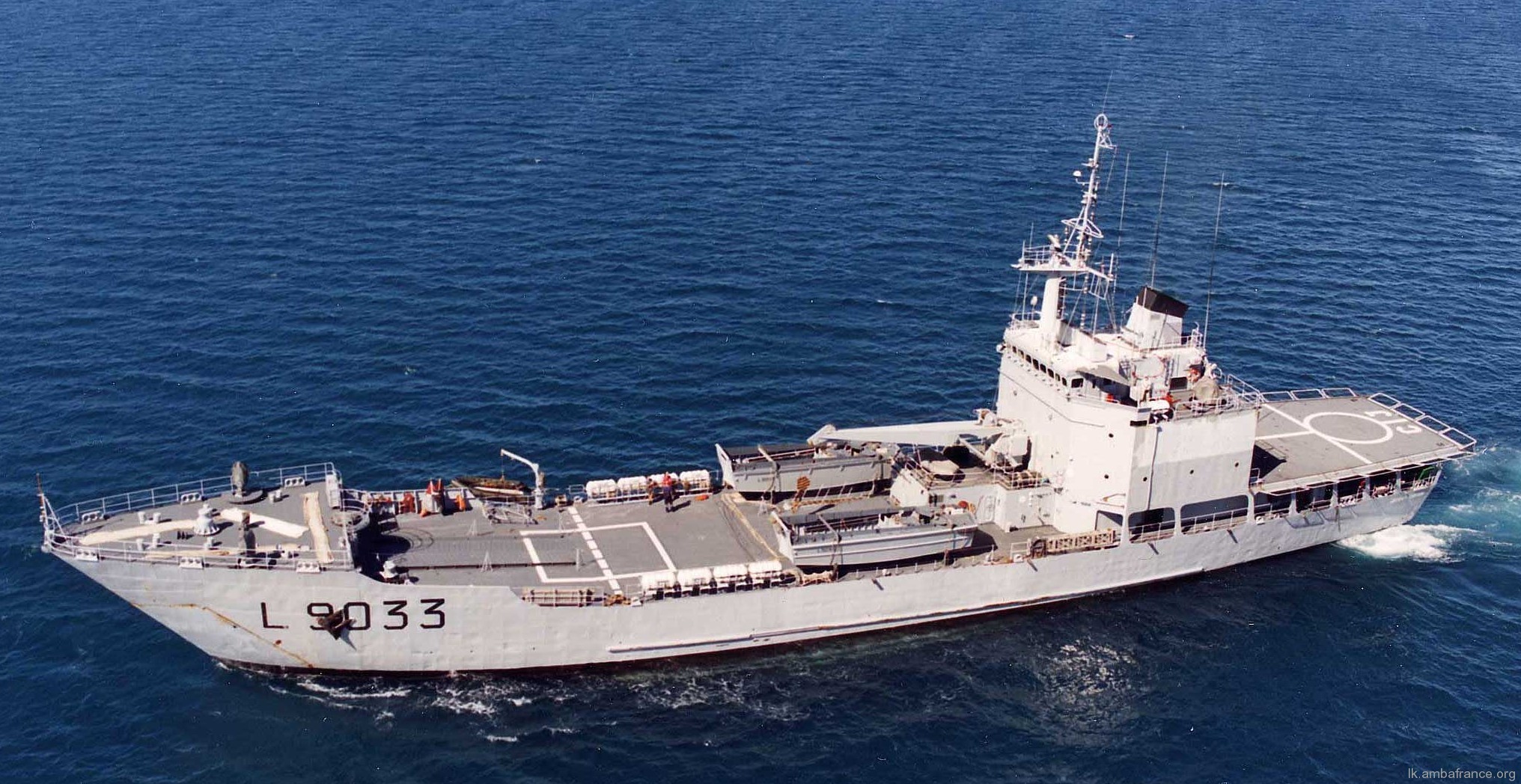 champlain class batral amphibious landing ship tank batiment transport leger french navy marine nationale 03x