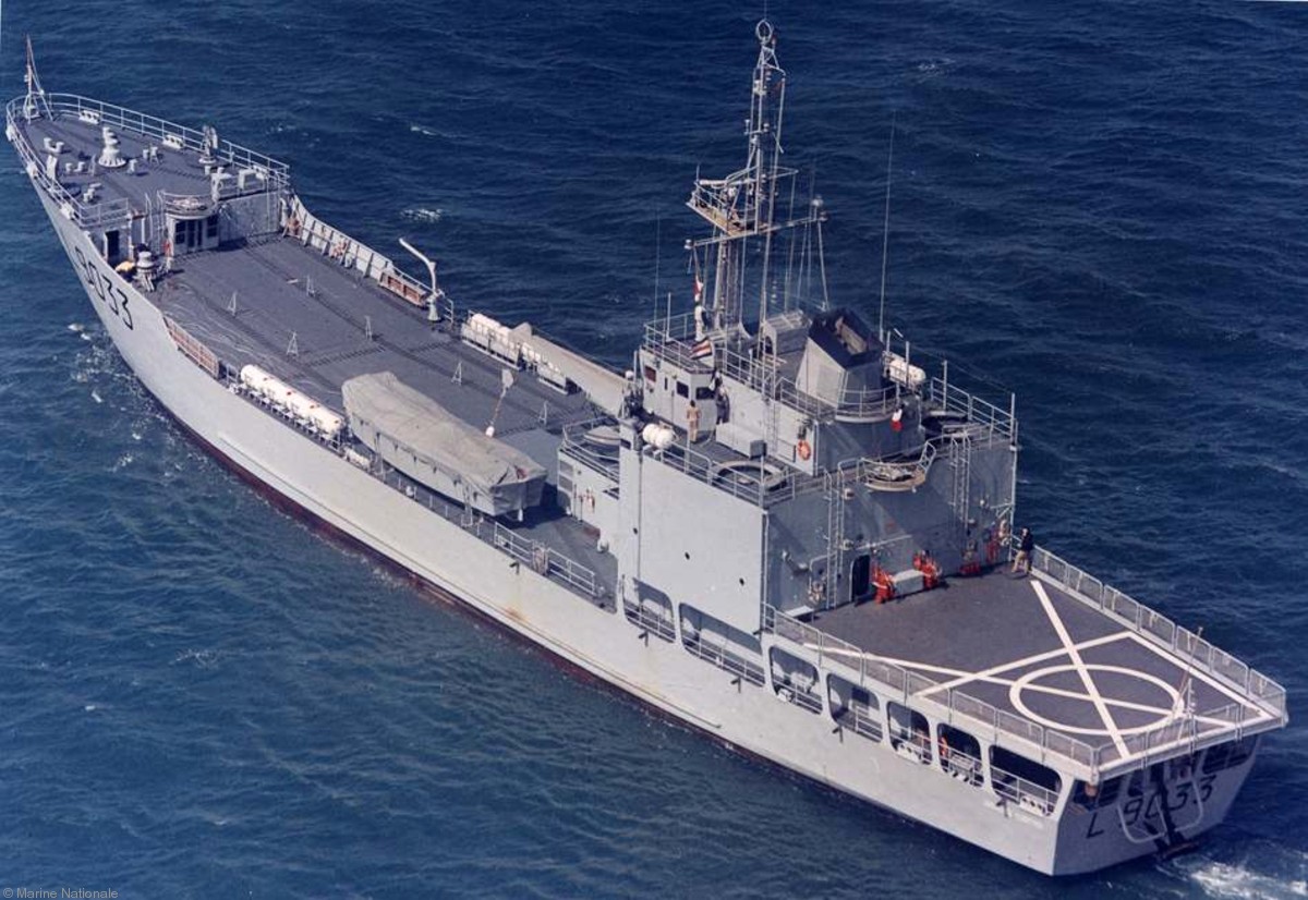 l-9033 jacques cartier champlain batral class amphibious landing ship tank french navy marine nationale 04