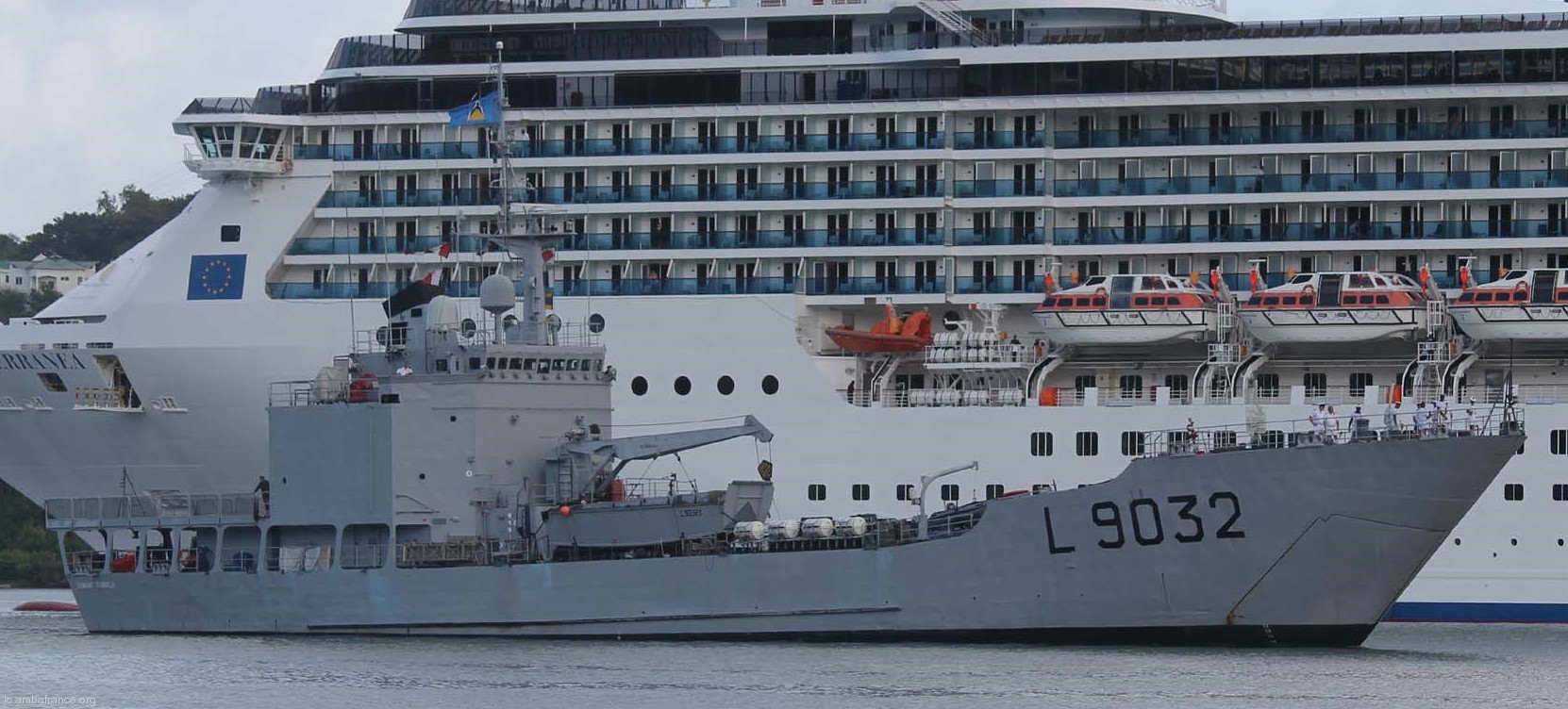 l-9032 dumont d'urville champlain batral class amphibious landing ship tank french navy marine nationale 03