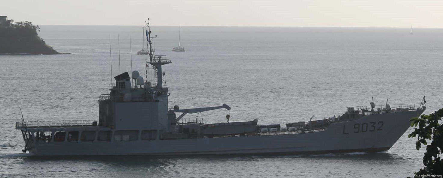 l-9032 dumont d'urville champlain batral class amphibious landing ship tank french navy marine nationale 08
