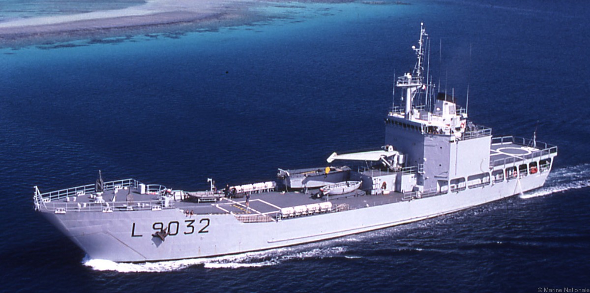 l-9032 dumont d'urville champlain batral class amphibious landing ship tank french navy marine nationale 11