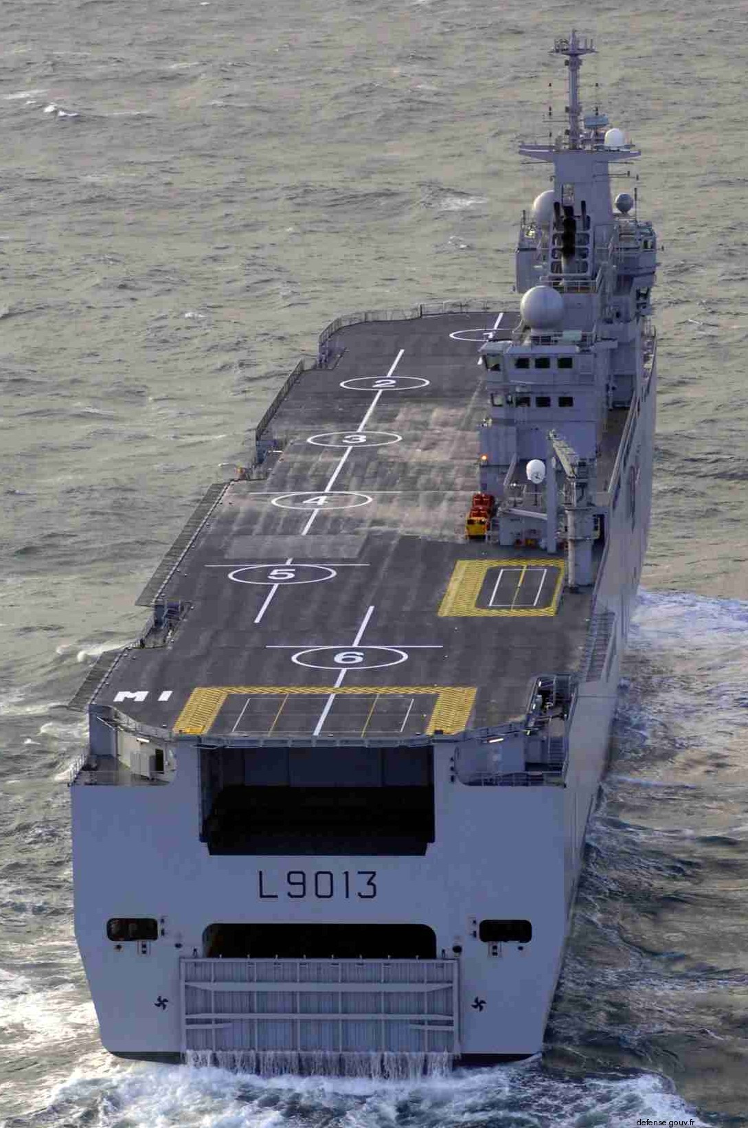 l-9013 fs mistral amphibious assault command ship french navy marine nationale 06