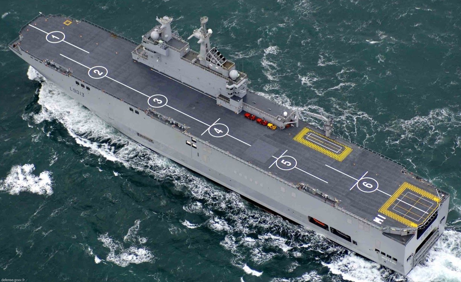 l-9013 fs mistral amphibious assault command ship french navy marine nationale 08