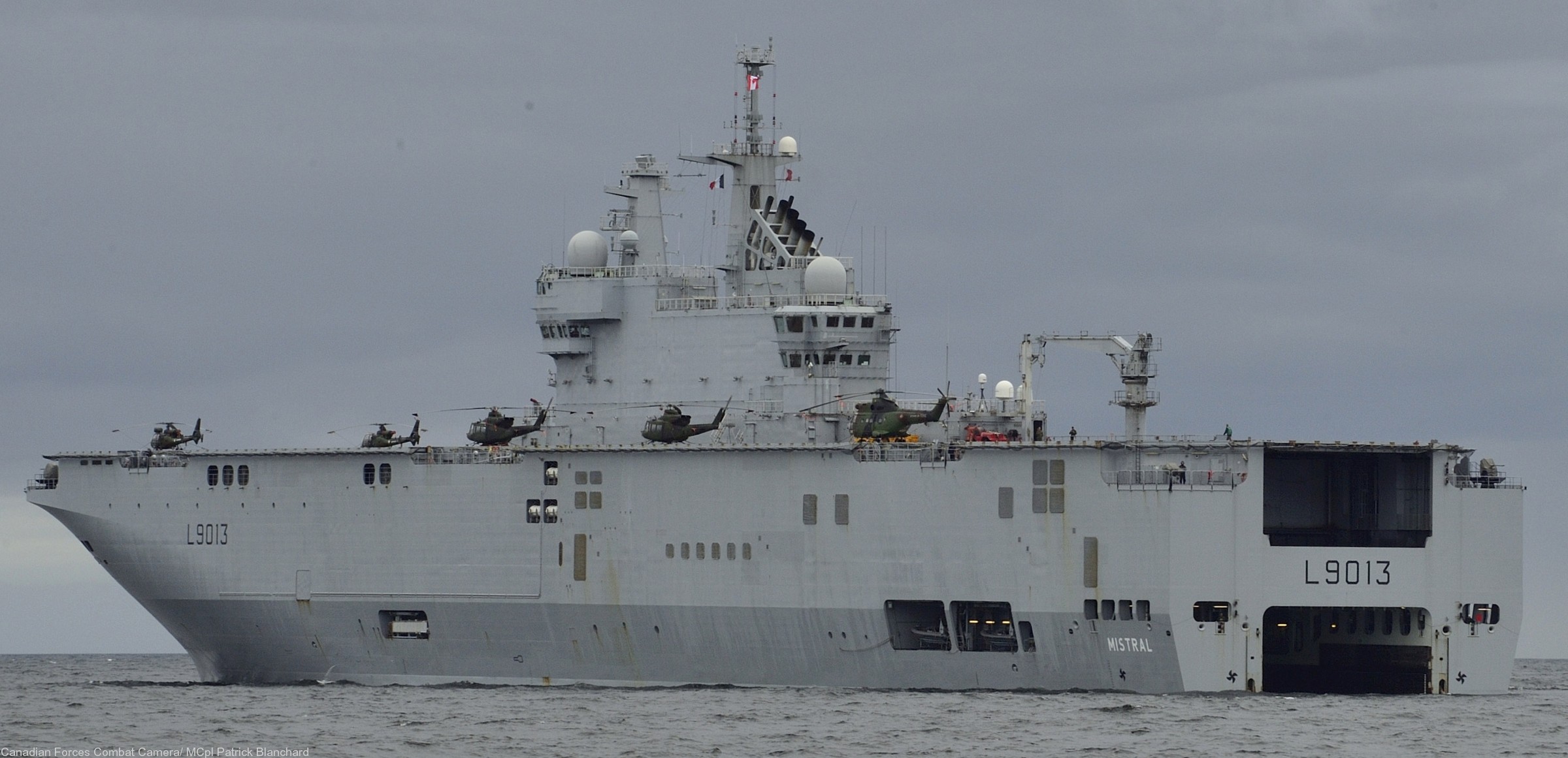 l-9013 fs mistral amphibious assault command ship french navy marine nationale 11x toulon