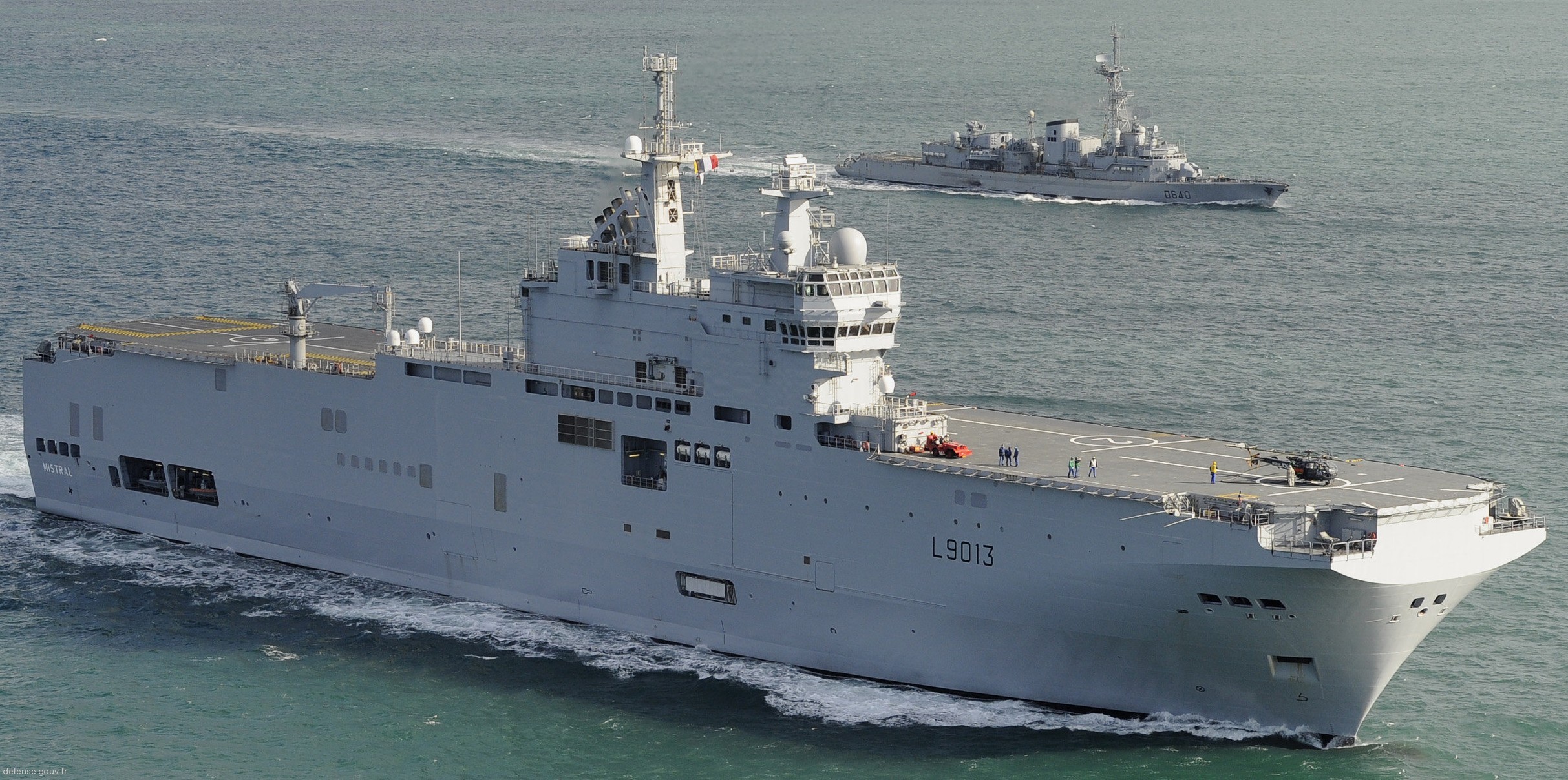 l-9013 fs mistral amphibious assault command ship french navy marine nationale 23