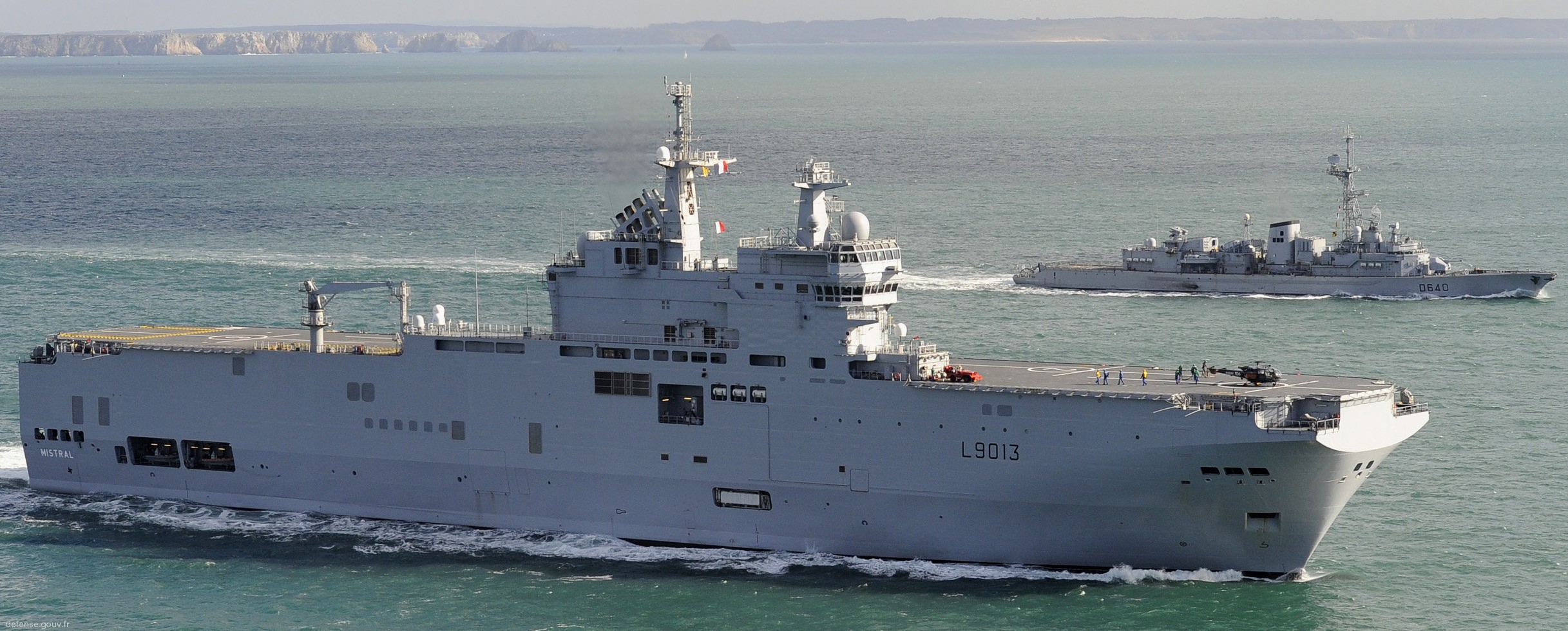 l-9013 fs mistral amphibious assault command ship french navy marine nationale 24