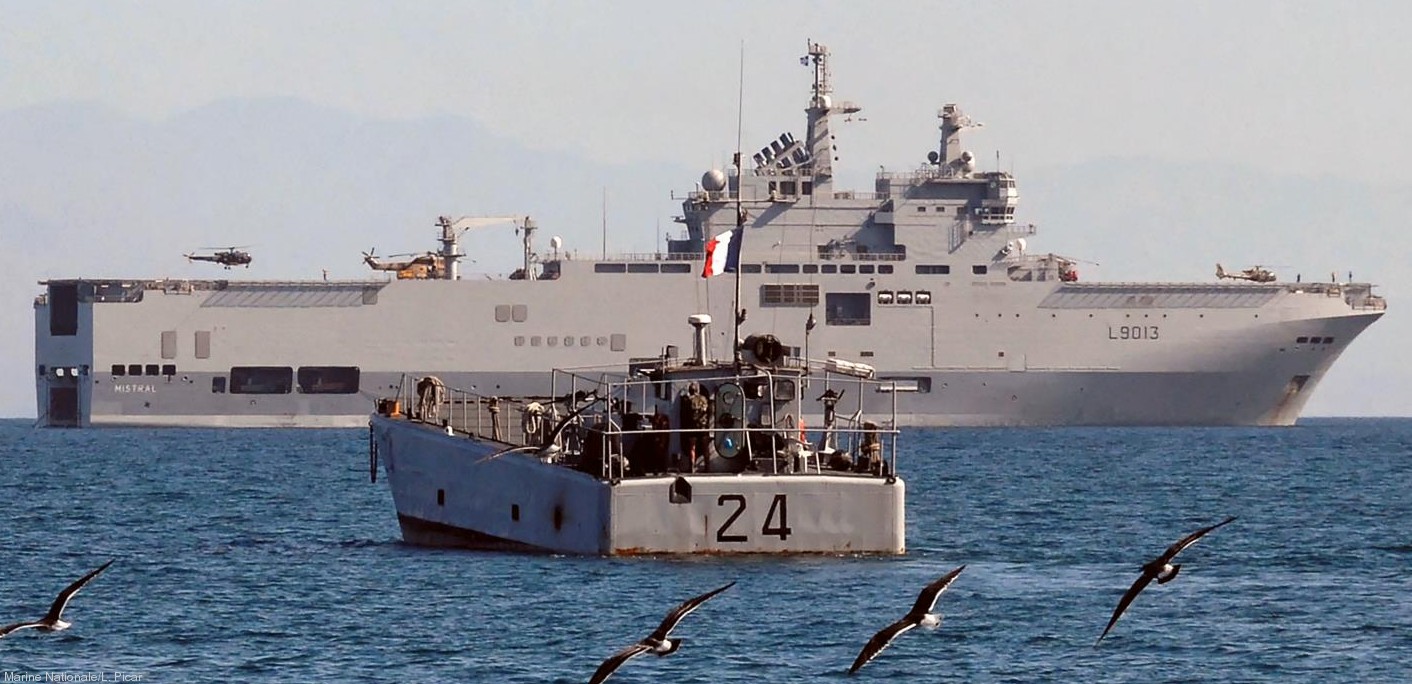 l-9013 fs mistral amphibious assault command ship french navy marine nationale 26