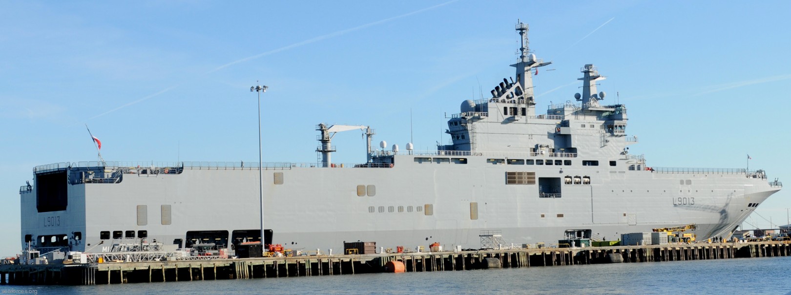 l-9013 fs mistral amphibious assault command ship french navy marine nationale 29