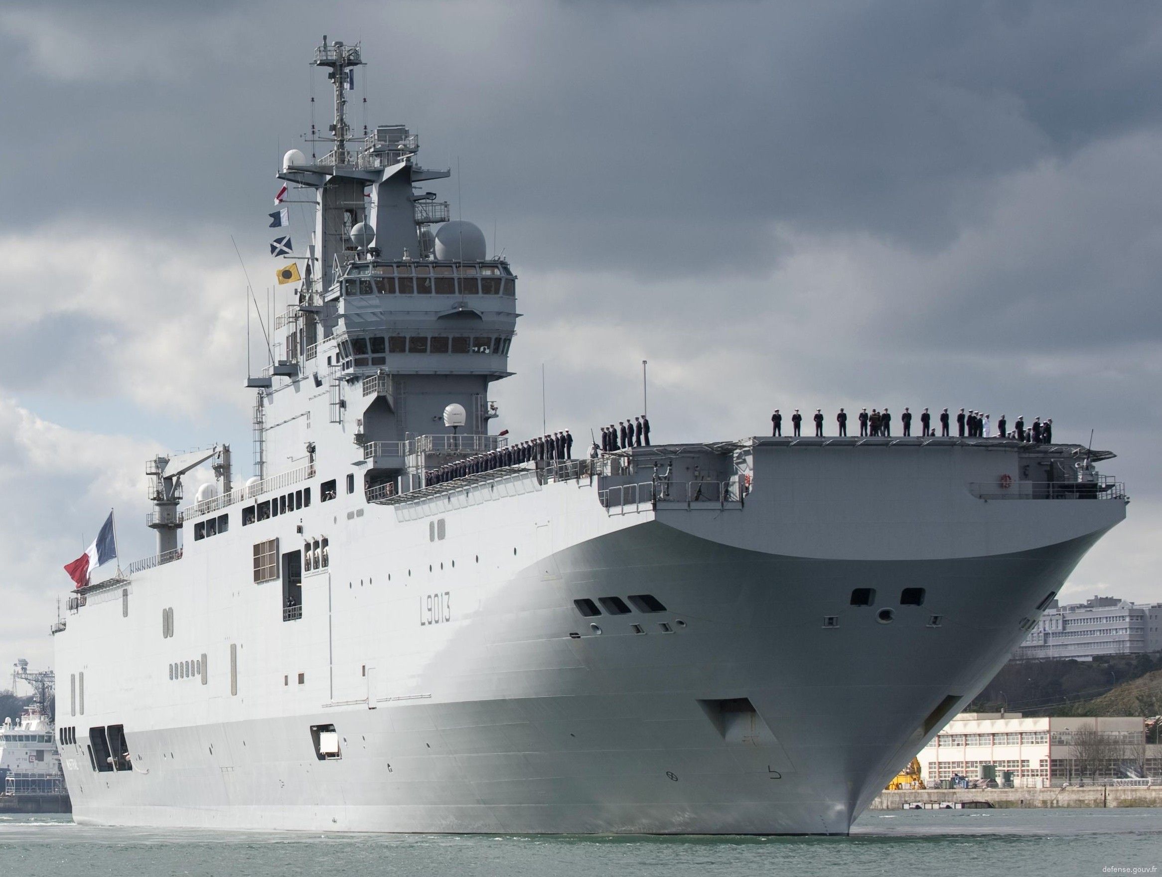 l-9013 fs mistral amphibious assault command ship french navy marine nationale 33