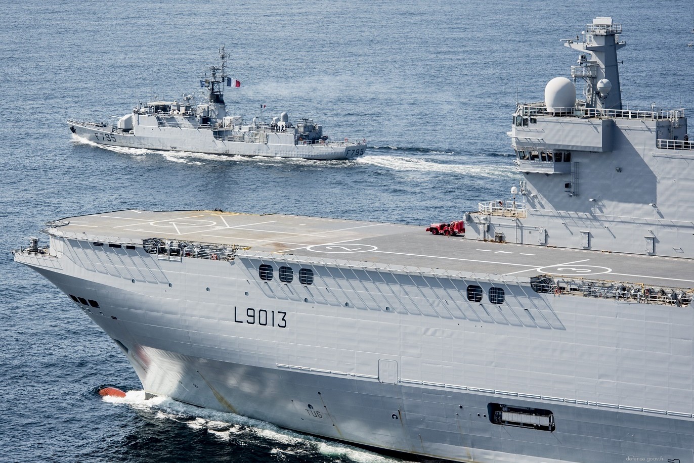 l-9013 fs mistral amphibious assault command ship french navy marine nationale 41