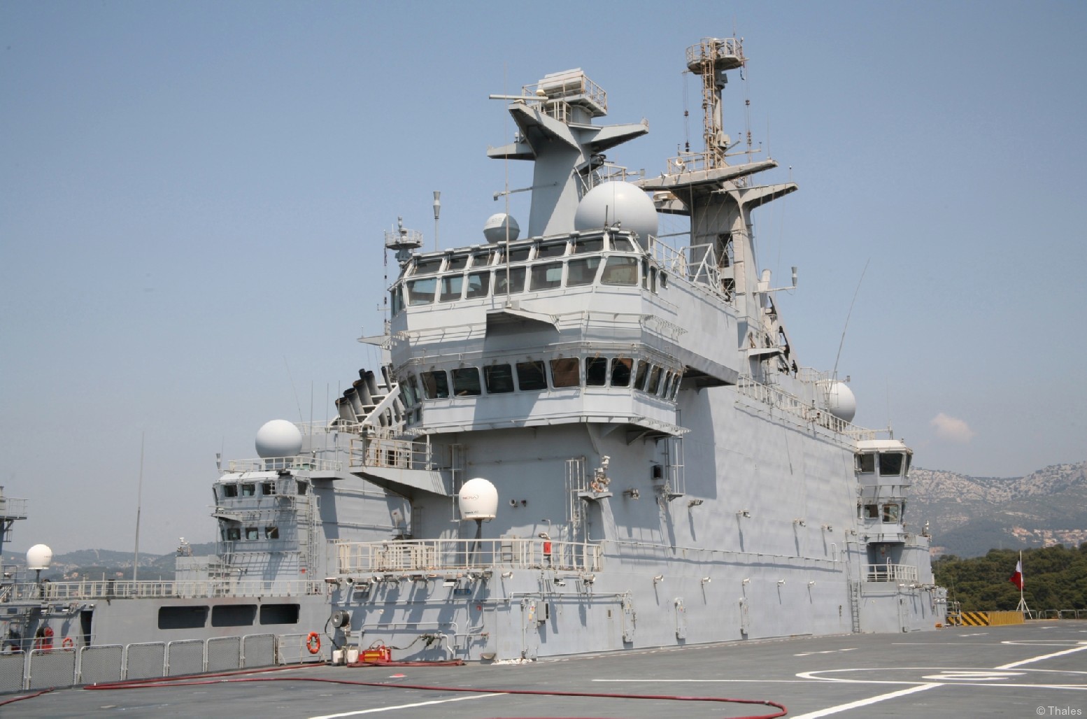 l-9013 fs mistral amphibious assault command ship french navy marine nationale 44 island superstructure