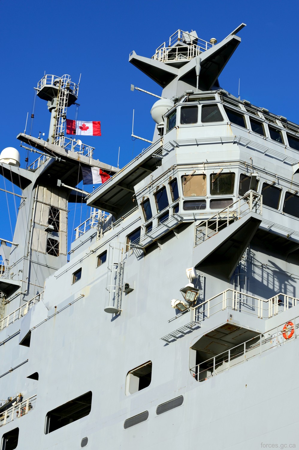 l-9013 fs mistral amphibious assault command ship french navy marine nationale 46