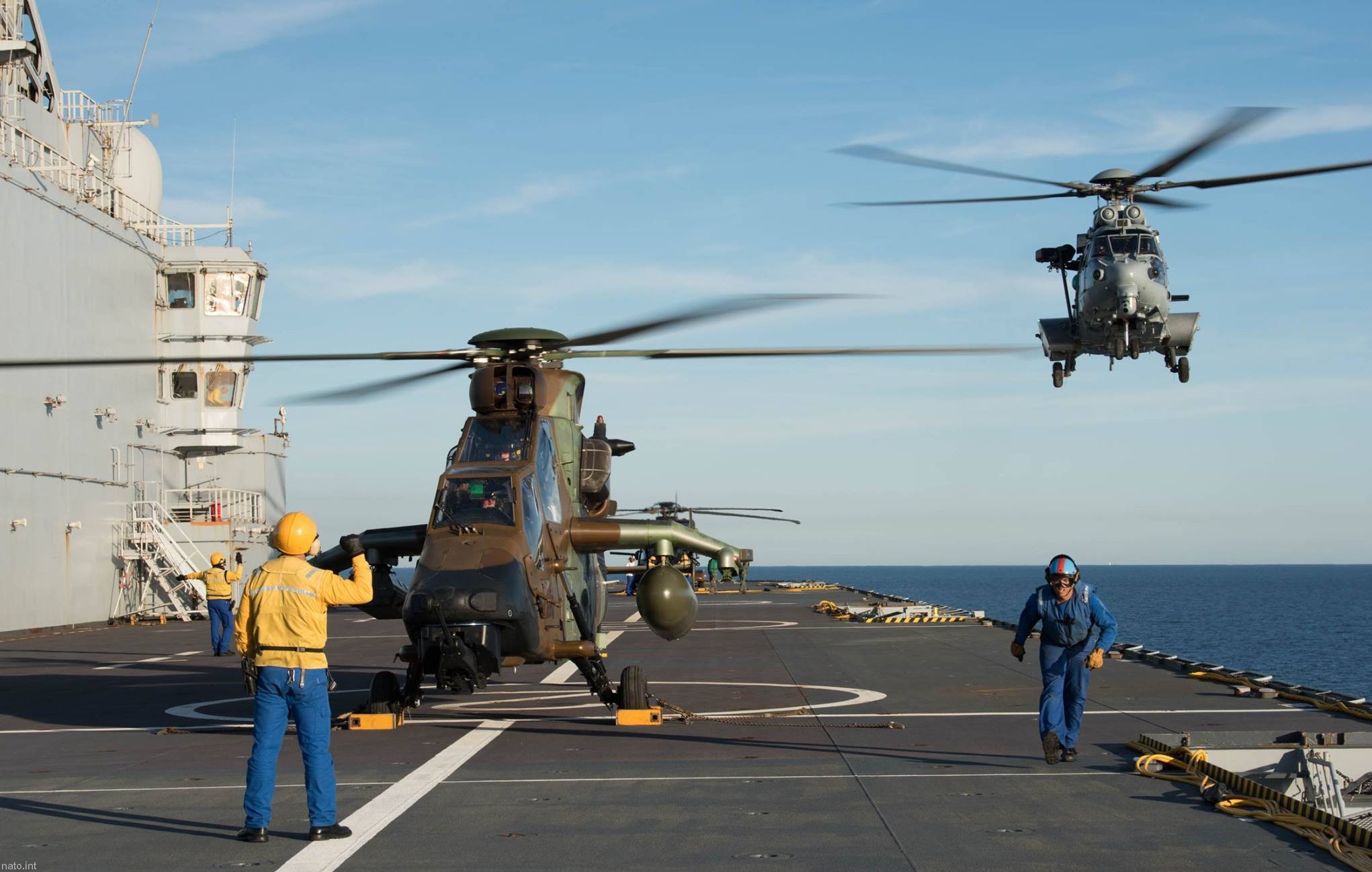 l-9013 fs mistral amphibious assault command ship french navy marine nationale 47