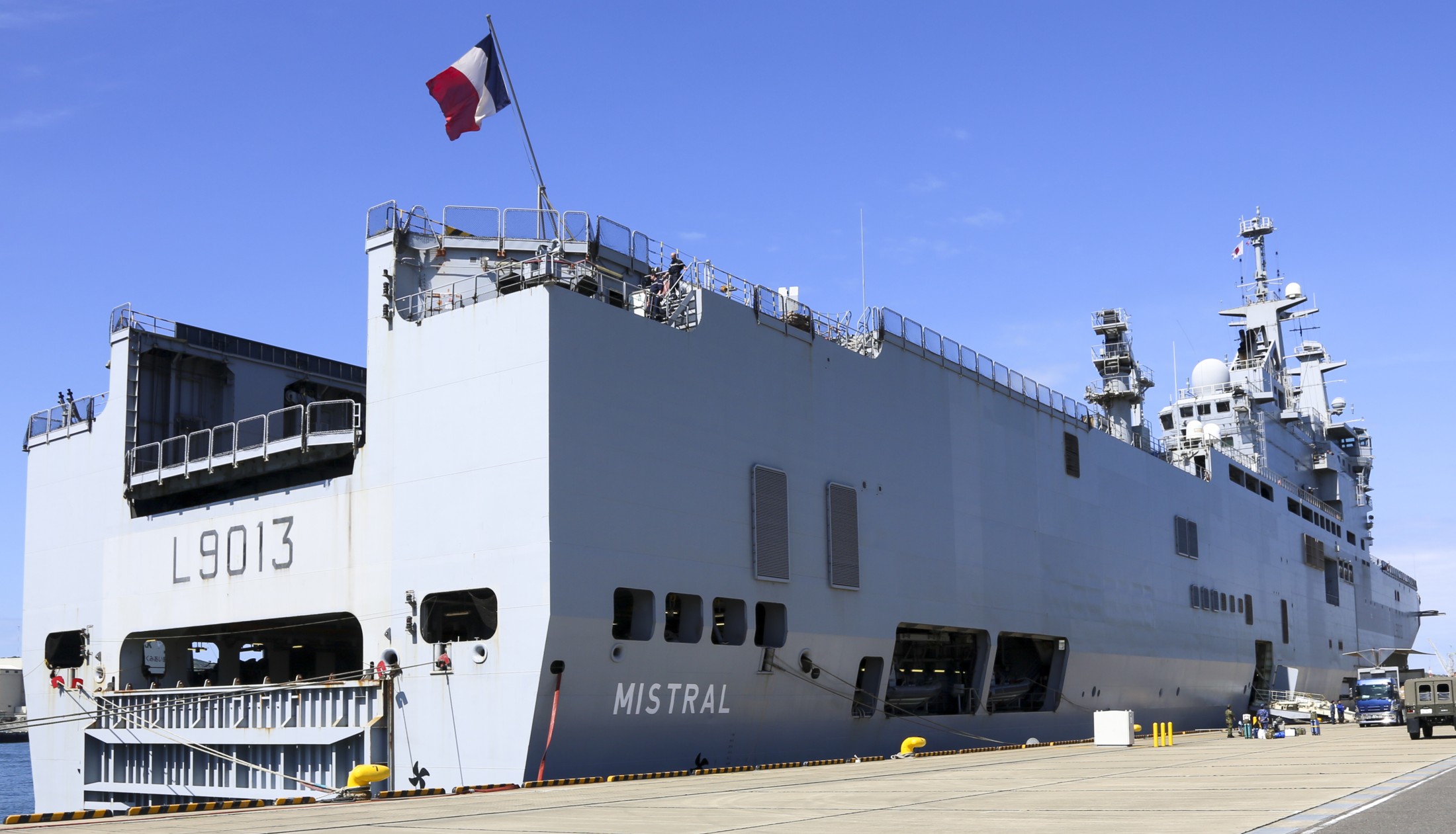 l-9013 fs mistral amphibious assault command ship french navy marine nationale 54