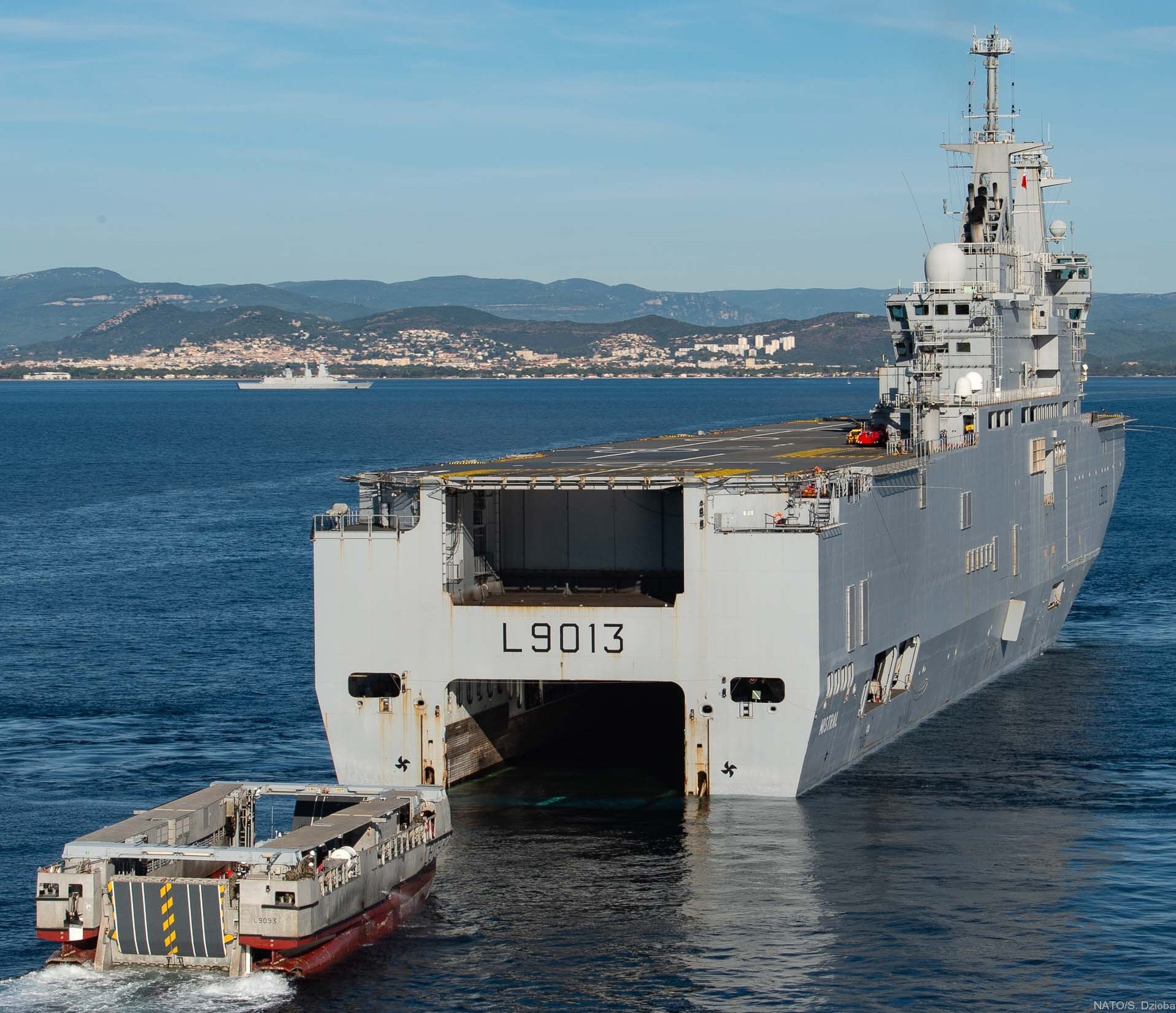 l-9013 fs mistral amphibious assault command ship french navy marine nationale 58