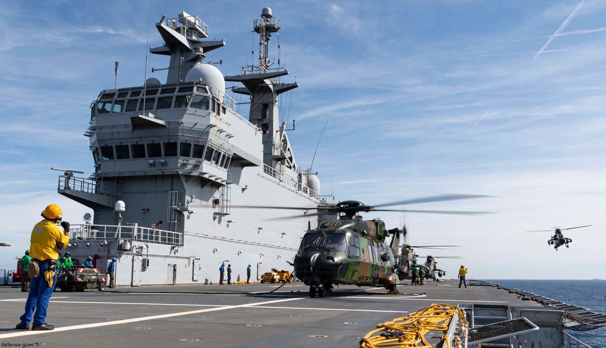 l-9013 fs mistral amphibious assault command ship french navy marine nationale 64