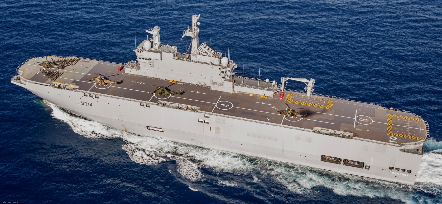 l-9014 fs tonnere mistral class amphibious assault command ship bpc french navy marine nationale 03