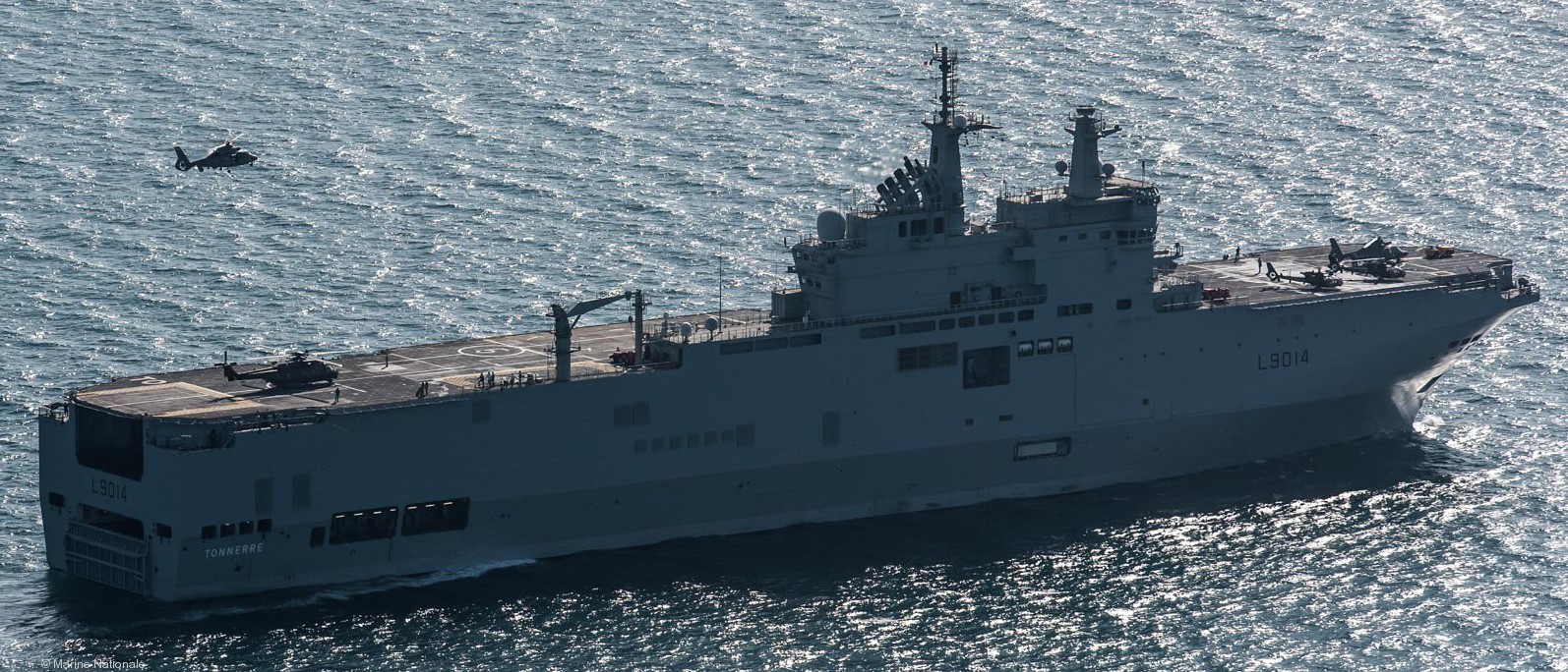 l-9014 fs tonnere mistral class amphibious assault command ship bpc french navy marine nationale 08