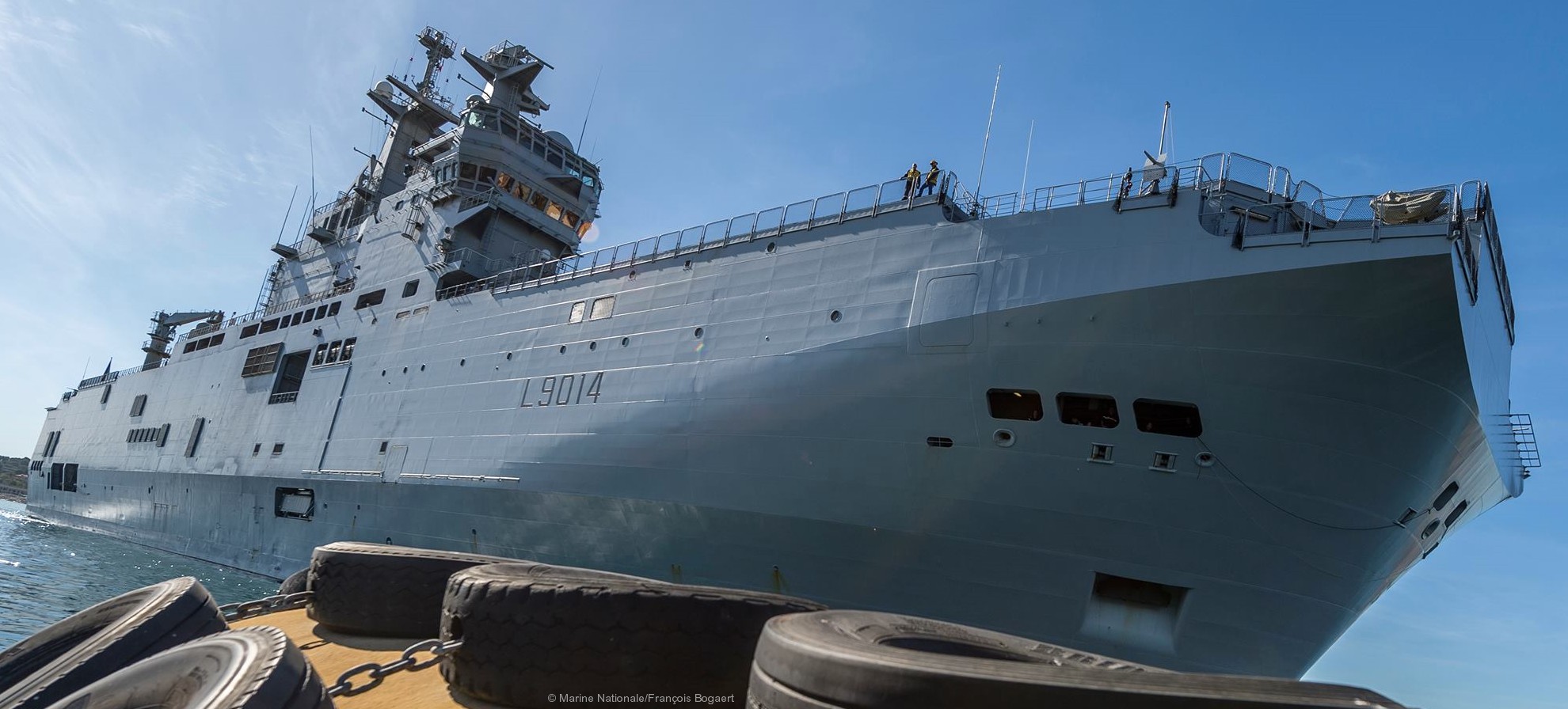 l-9014 fs tonnere mistral class amphibious assault command ship bpc french navy marine nationale 09