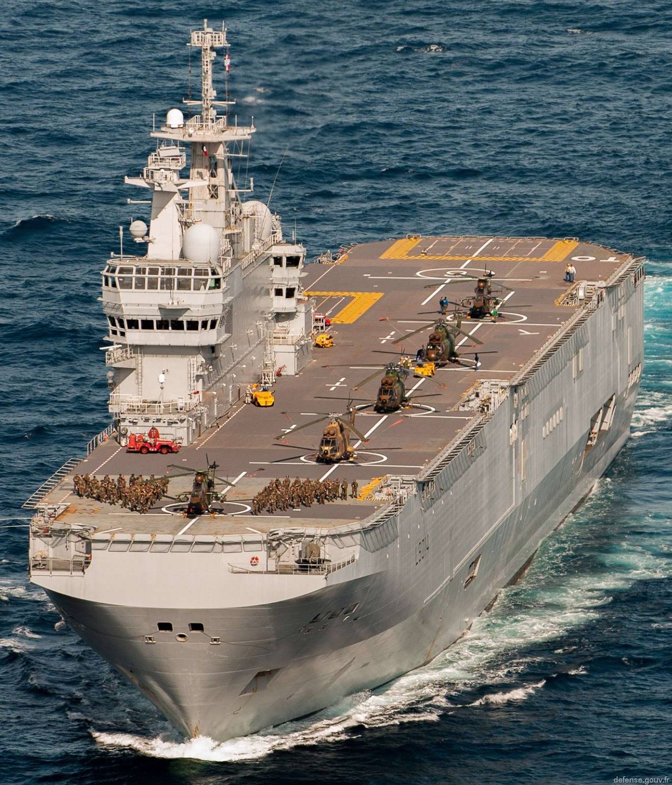 l-9014 fs tonnere mistral class amphibious assault command ship bpc french navy marine nationale 11