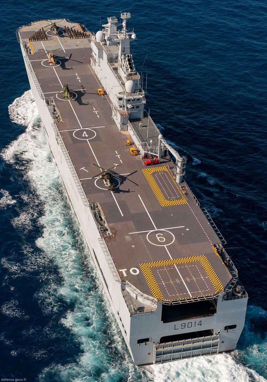 l-9014 fs tonnere mistral class amphibious assault command ship bpc french navy marine nationale 12
