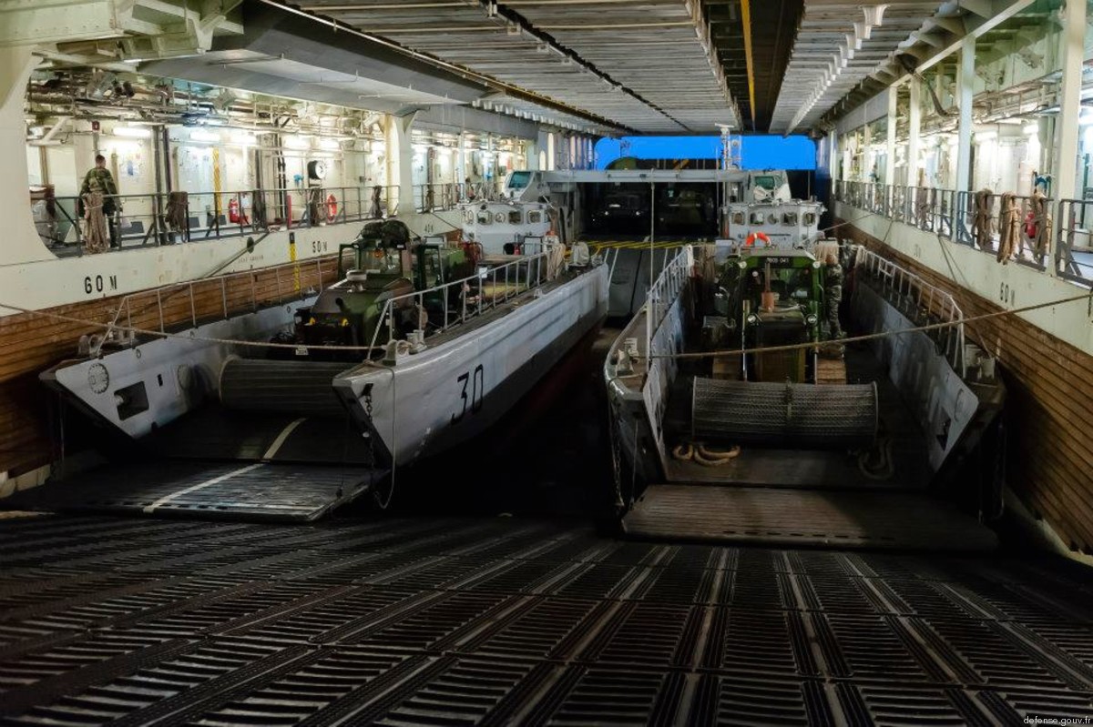 mistral class amphibious assault command ship lph bpc french navy marine nationale 24c landing craft well deck catamaran ctm eda-r