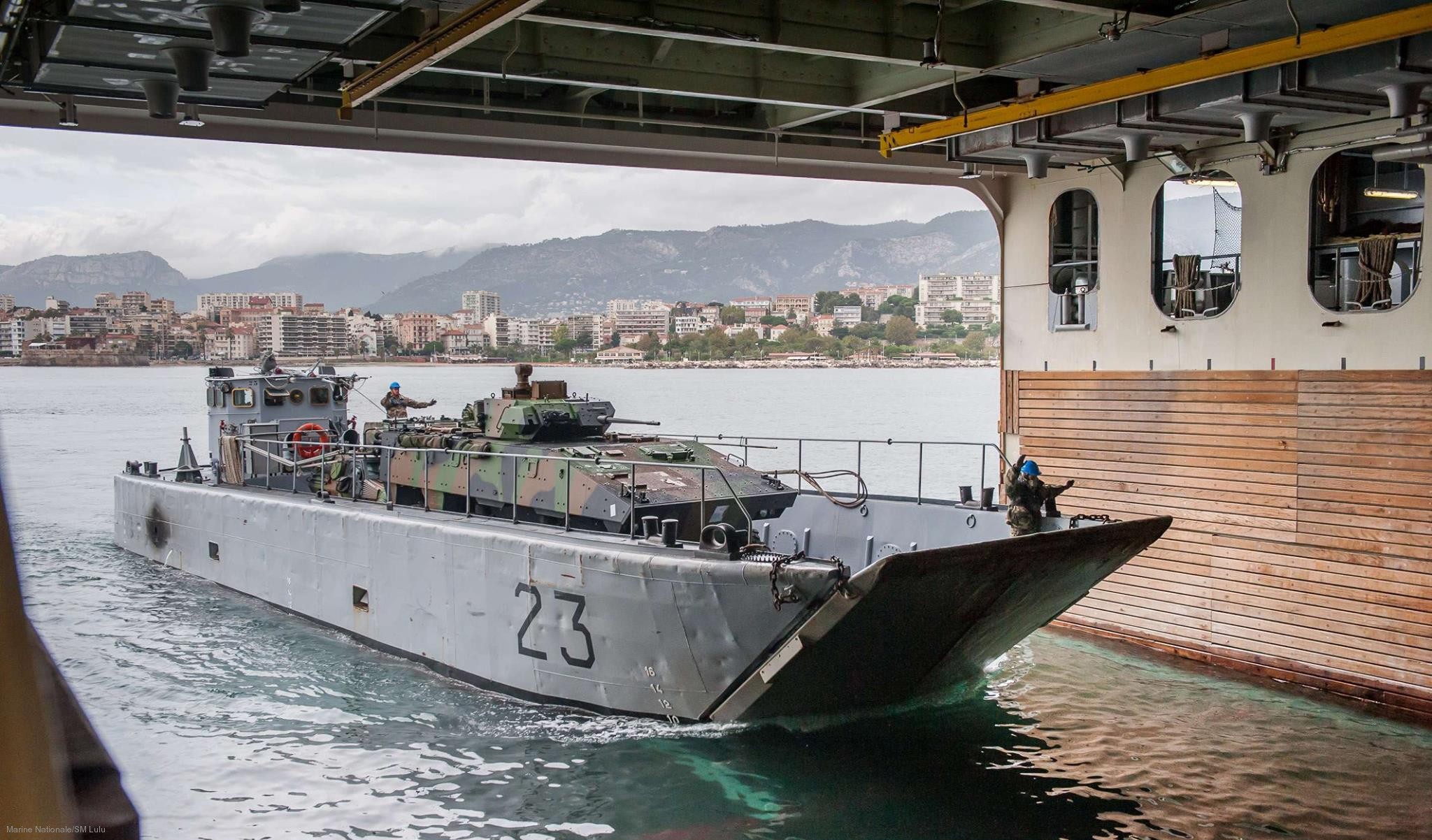 l-9014 fs tonnere mistral class amphibious assault command ship bpc french navy marine nationale 26 landing craft chaland de transport de matereiel ctm