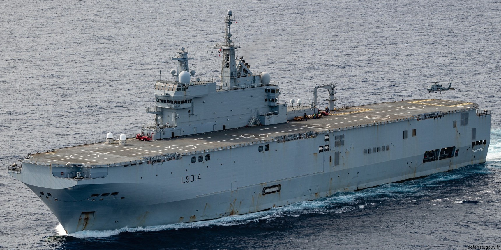 l-9014 fs tonnere mistral class amphibious assault command ship bpc french navy marine nationale 30