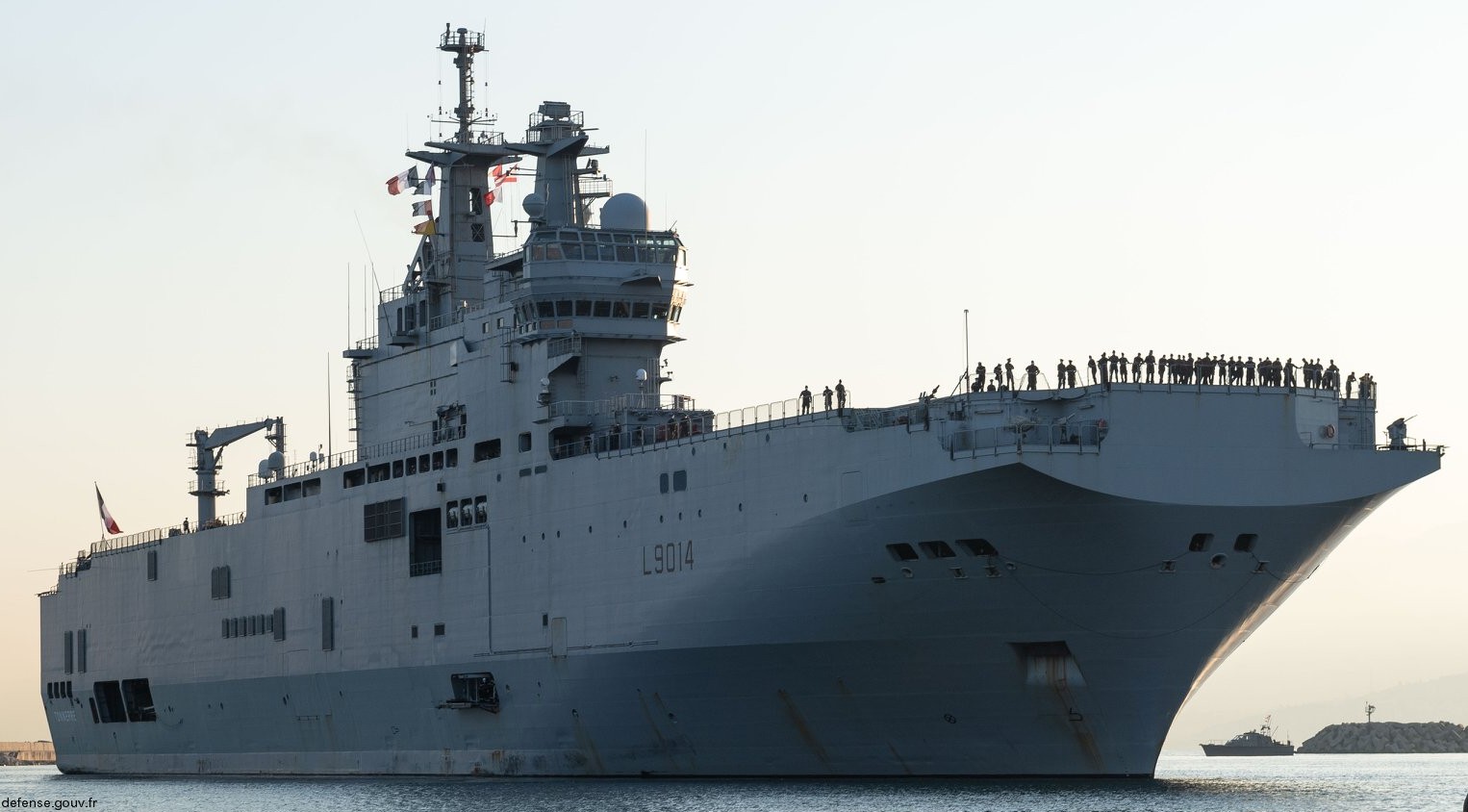 l-9014 fs tonnere mistral class amphibious assault command ship bpc french navy marine nationale 38