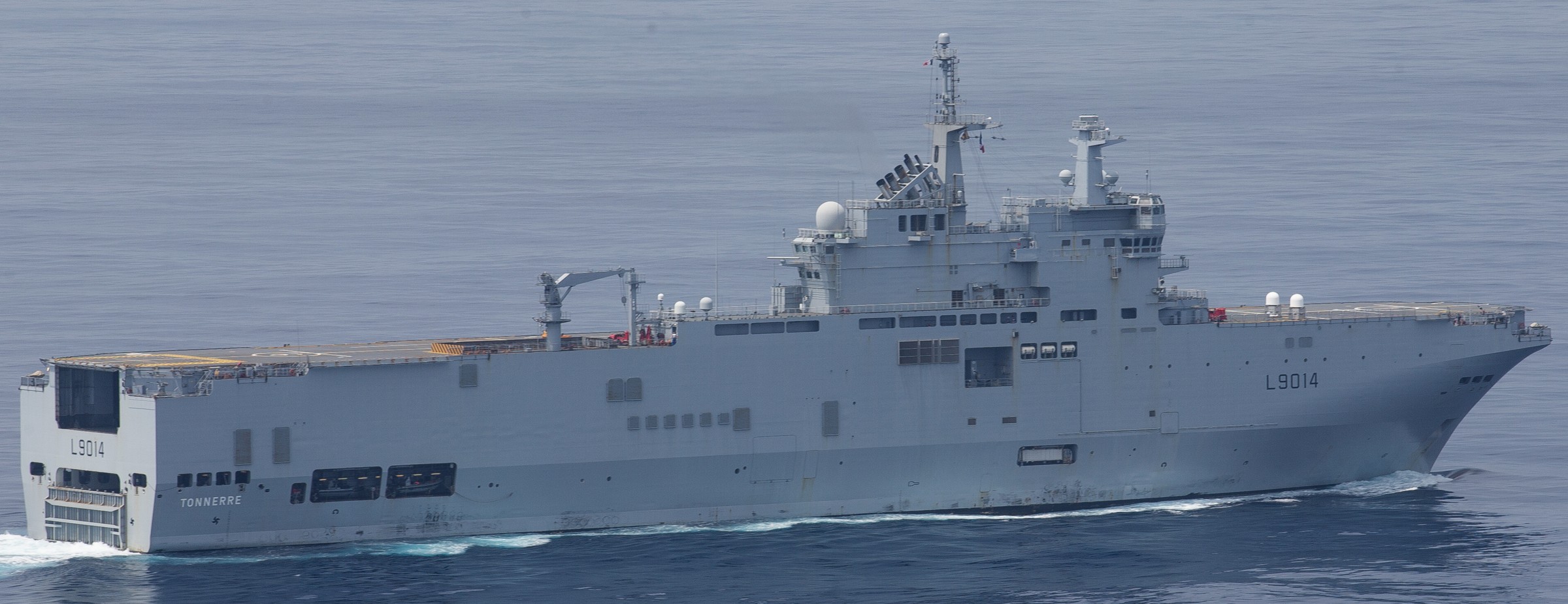 l-9014 fs tonnere mistral class amphibious assault command ship bpc french navy marine nationale 47