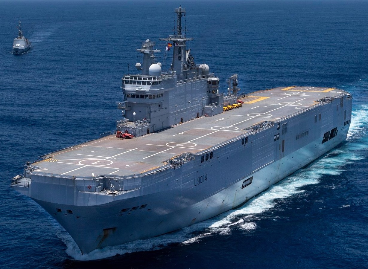 l-9014 fs tonnere mistral class amphibious assault command ship bpc french navy marine nationale 48