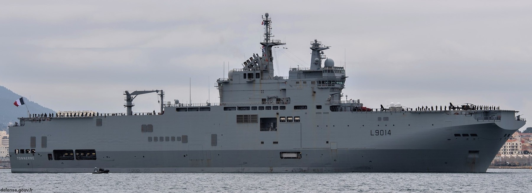 l-9014 fs tonnere mistral class amphibious assault command ship bpc french navy marine nationale 51